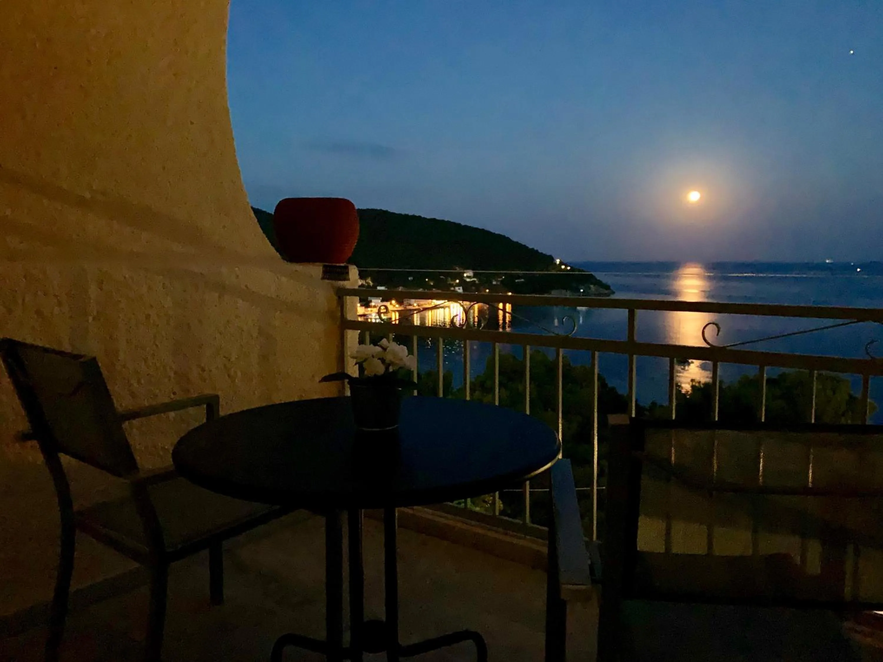 Night in Fedra Apartments