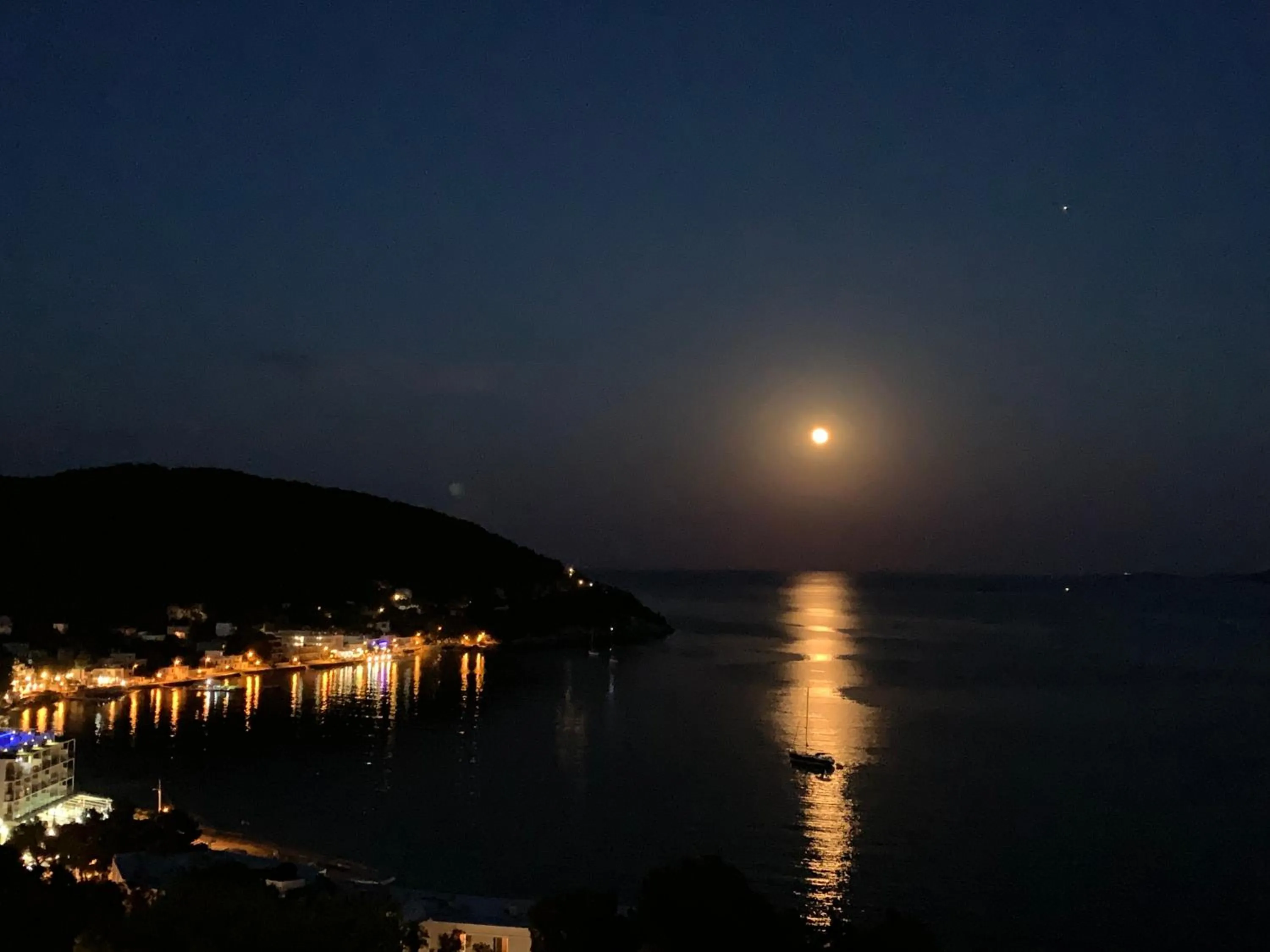 Night in Fedra Apartments