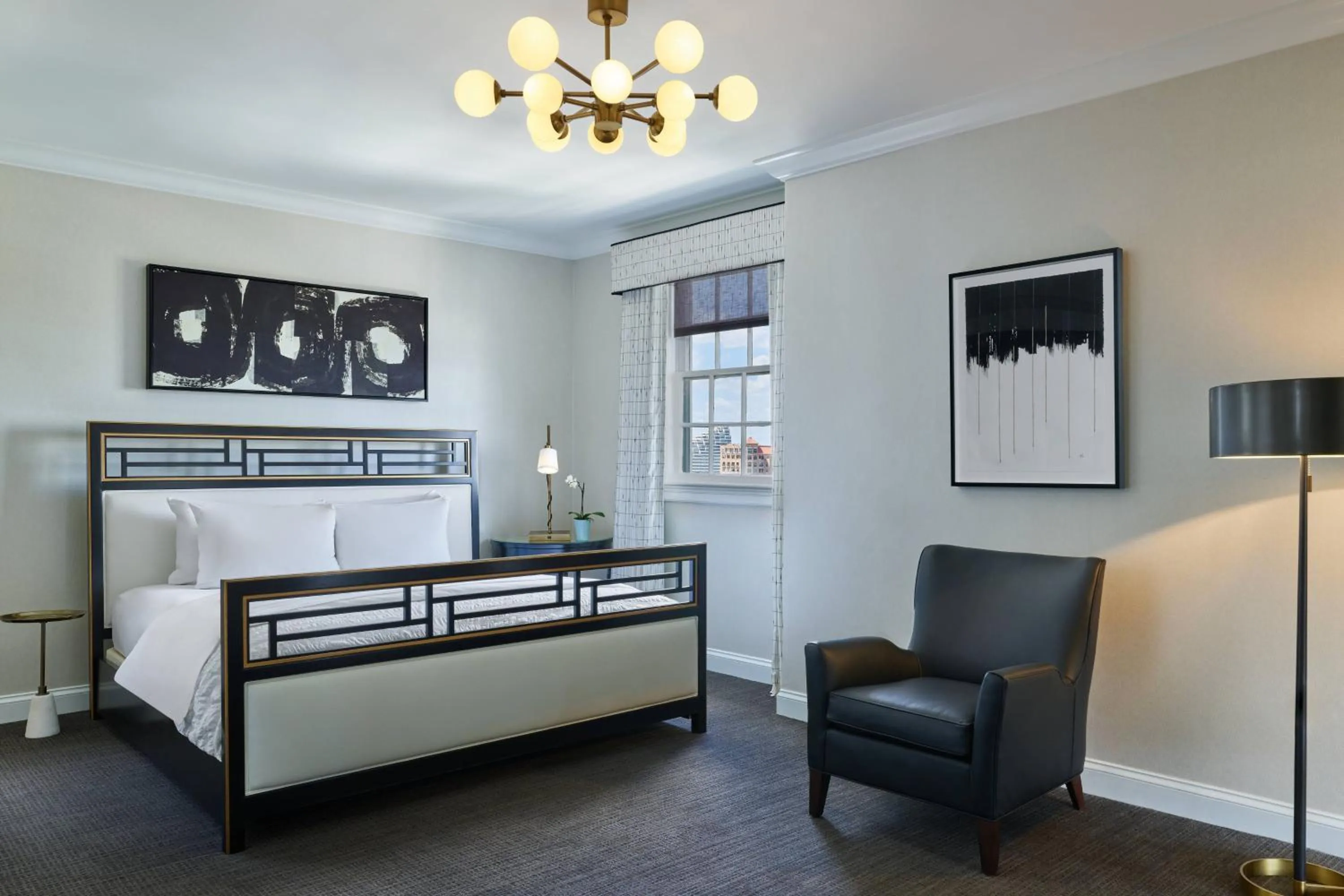 Photo of the whole room, Bed in Le Meridien Dallas, The Stoneleigh