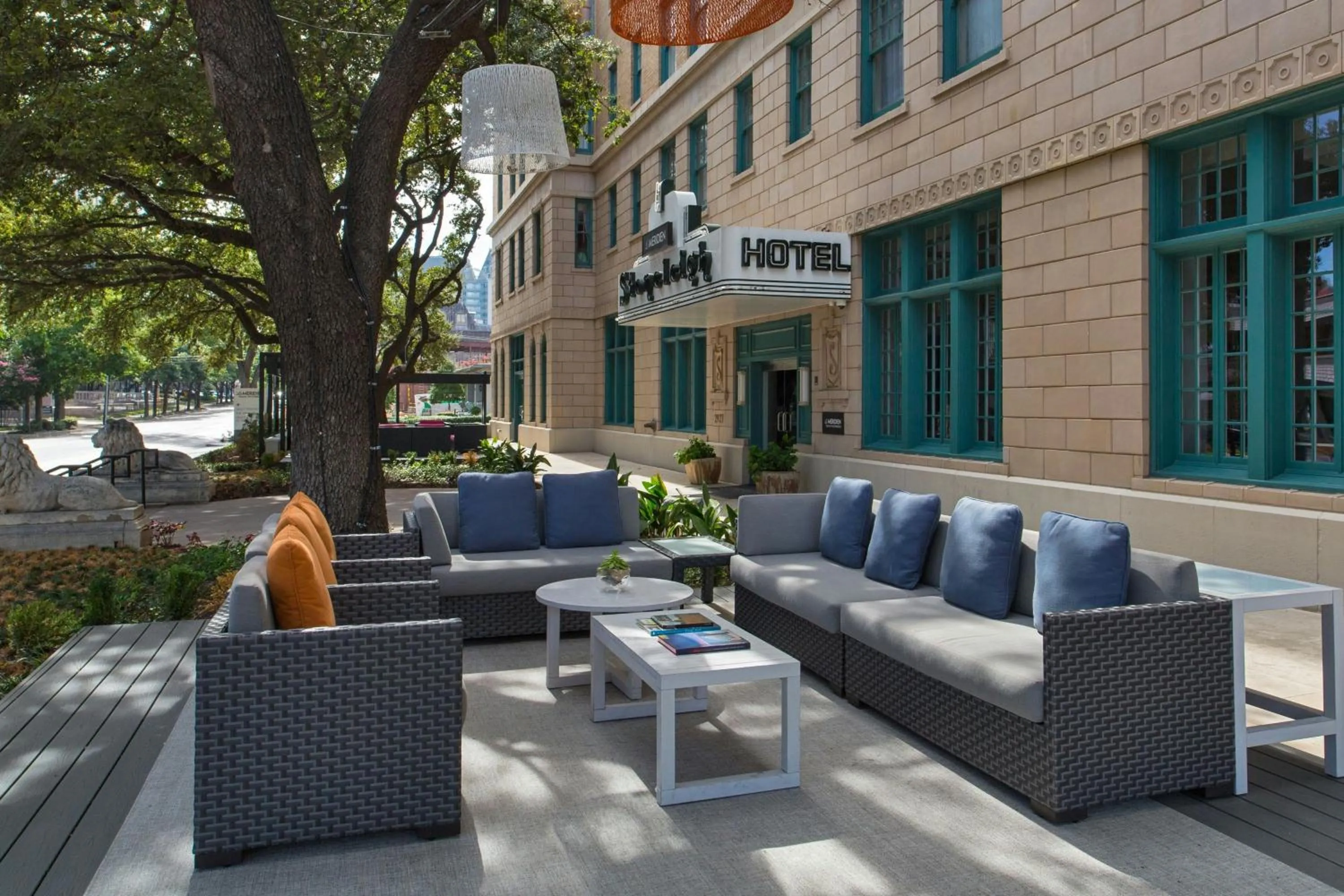Lounge or bar in Le Meridien Dallas, The Stoneleigh