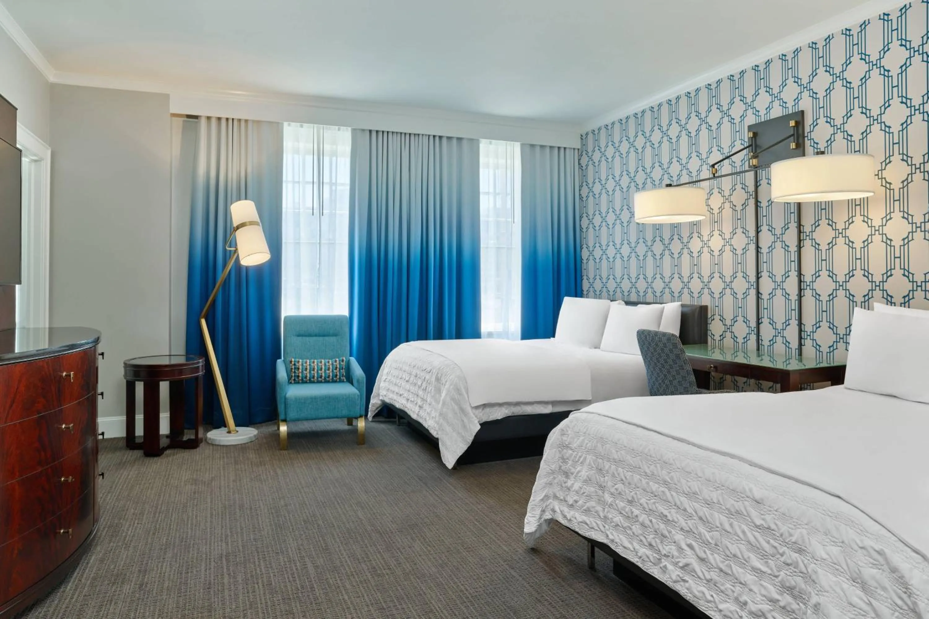 Photo of the whole room, Bed in Le Meridien Dallas, The Stoneleigh