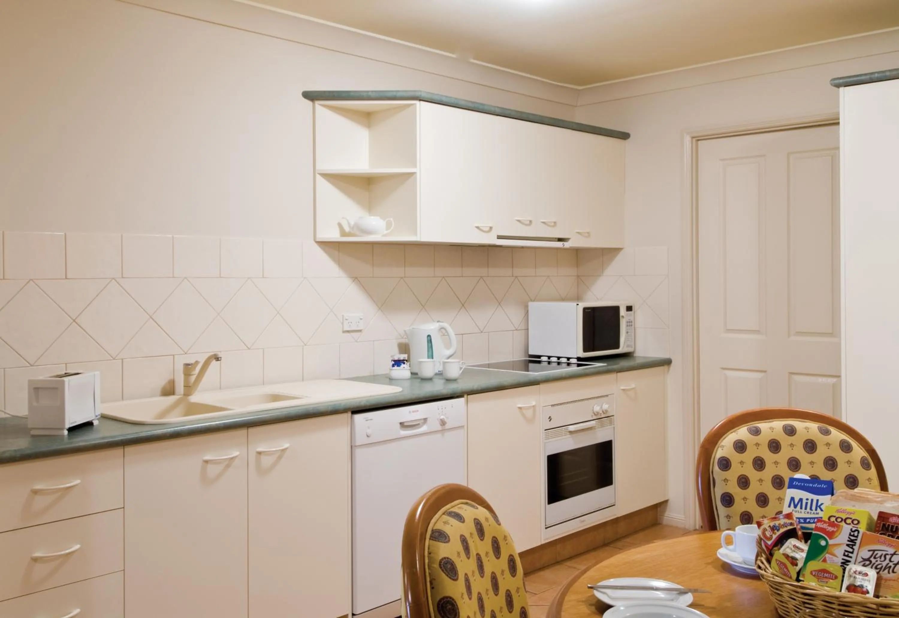 Kitchen or kitchenette in Royal Woods Resort