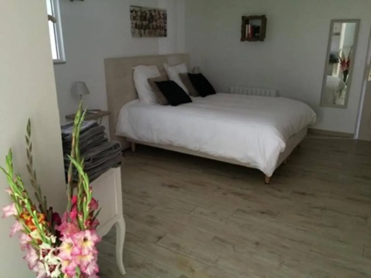 Swimming pool, Bed in Chambres d hotes Couette et Campagne