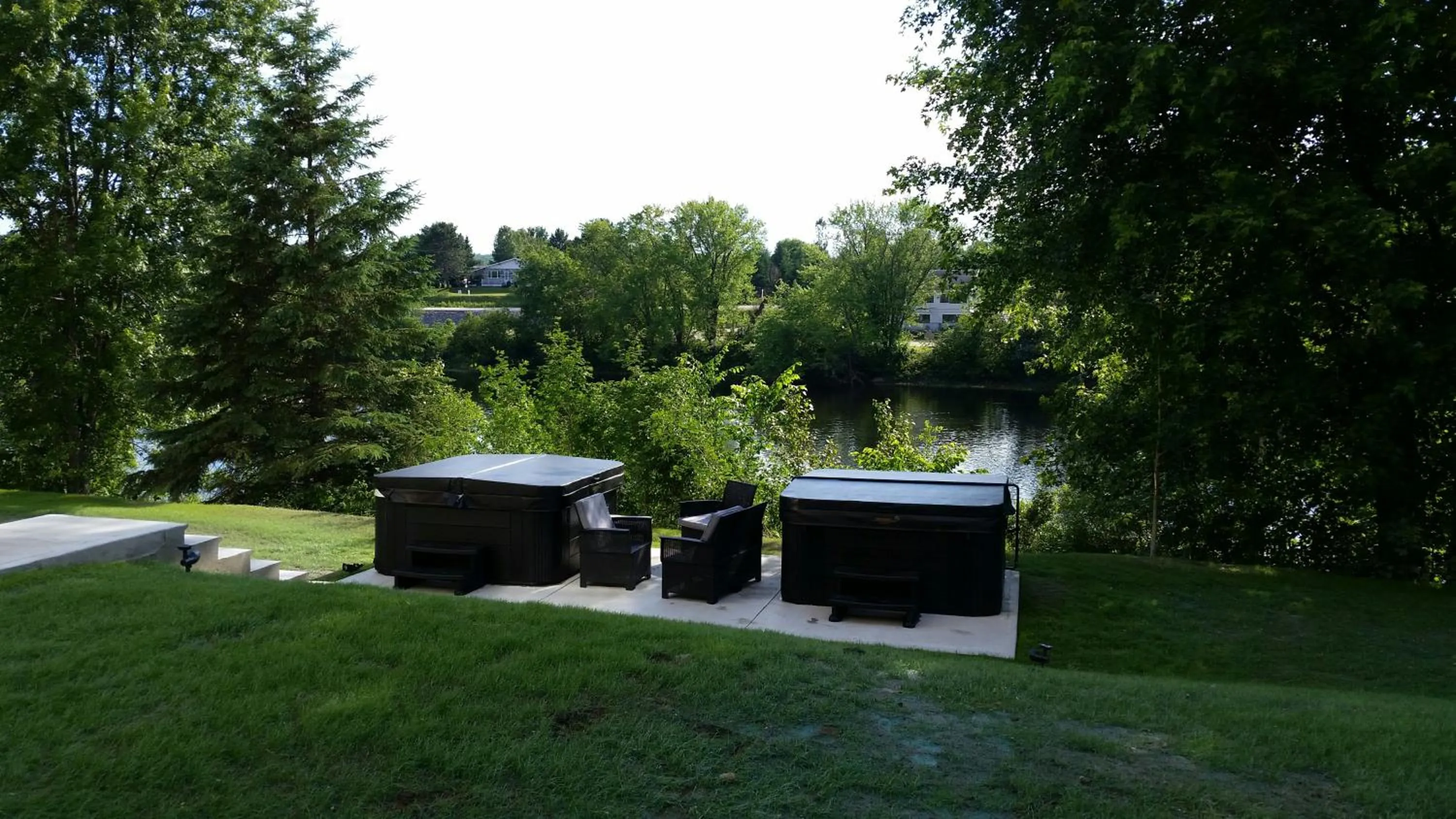 Hot Tub in Super 8 by Wyndham Mont Laurier