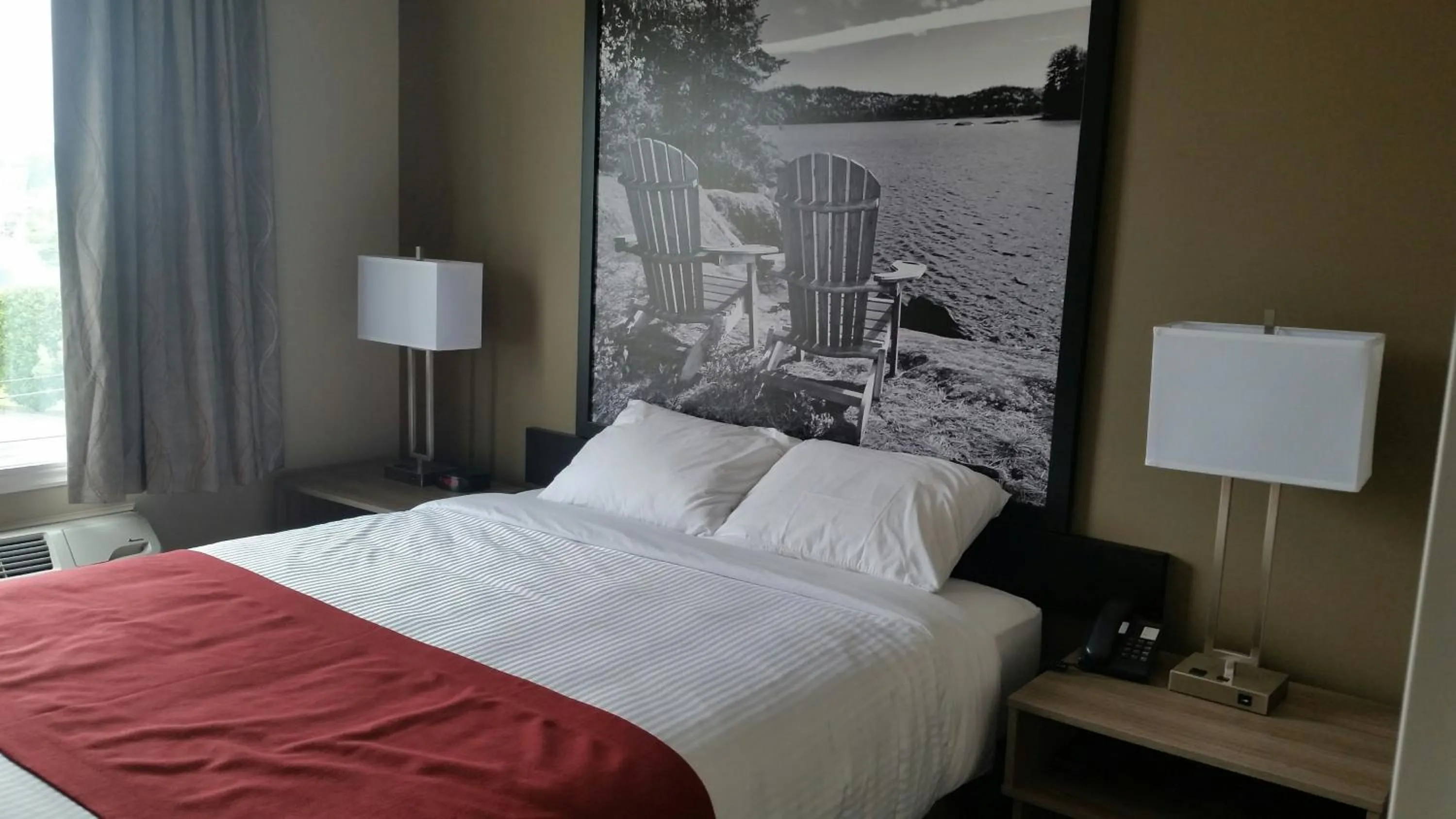 Bed in Super 8 by Wyndham Mont Laurier
