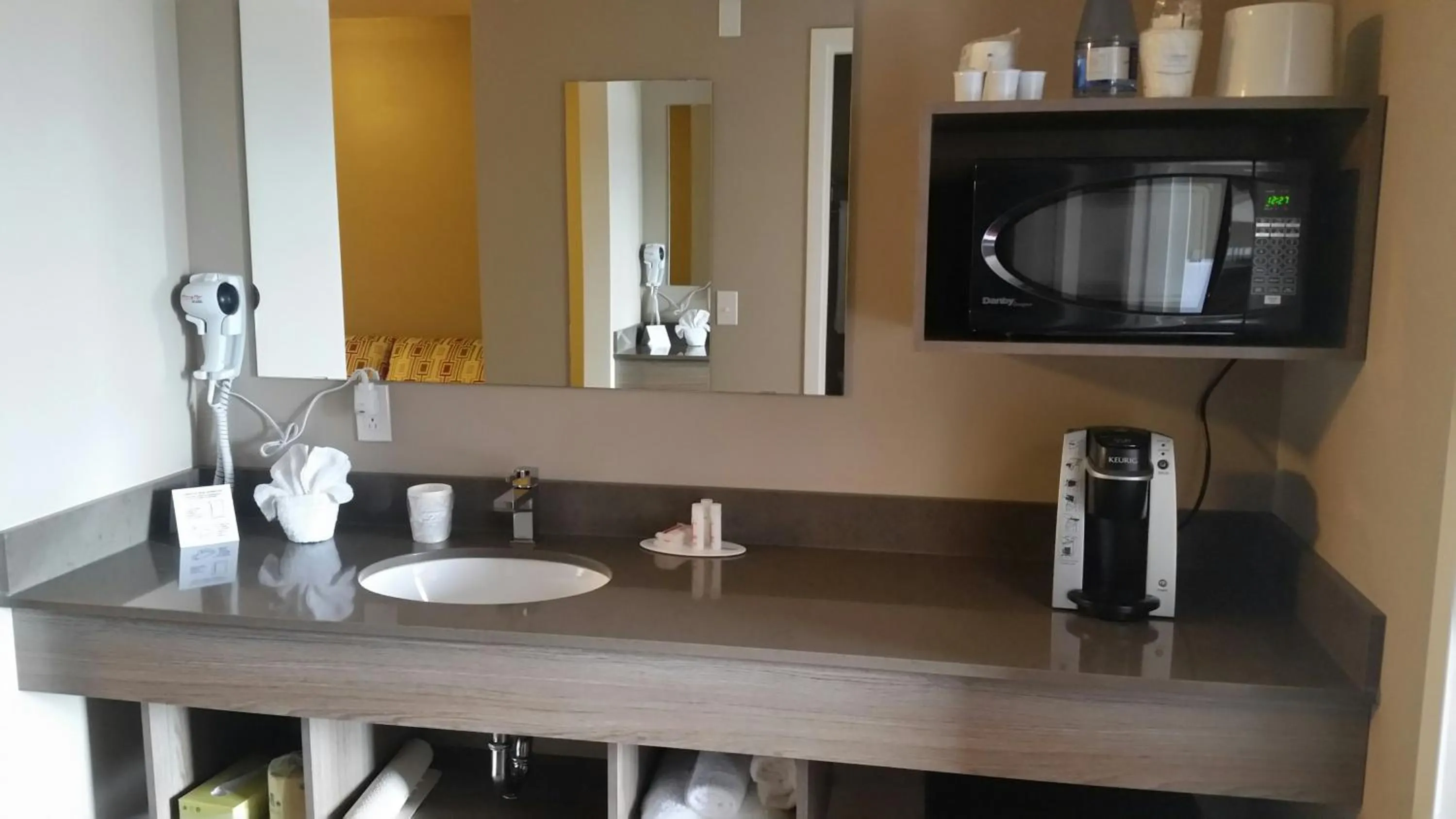 Bathroom in Super 8 by Wyndham Mont Laurier
