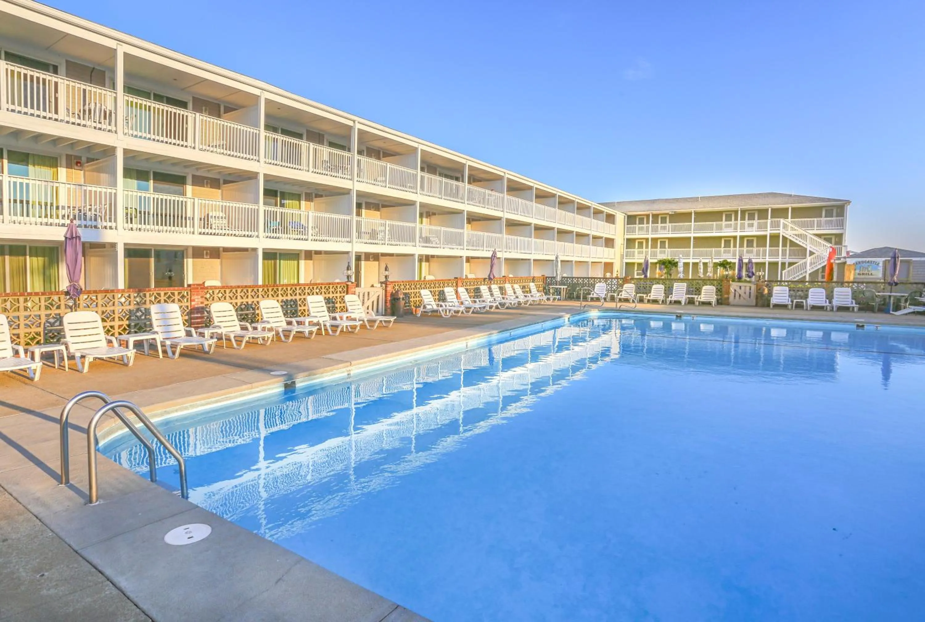 Swimming pool in Sandcastle Resort
