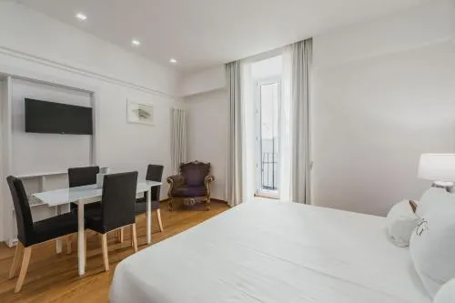 RG7 Apartments