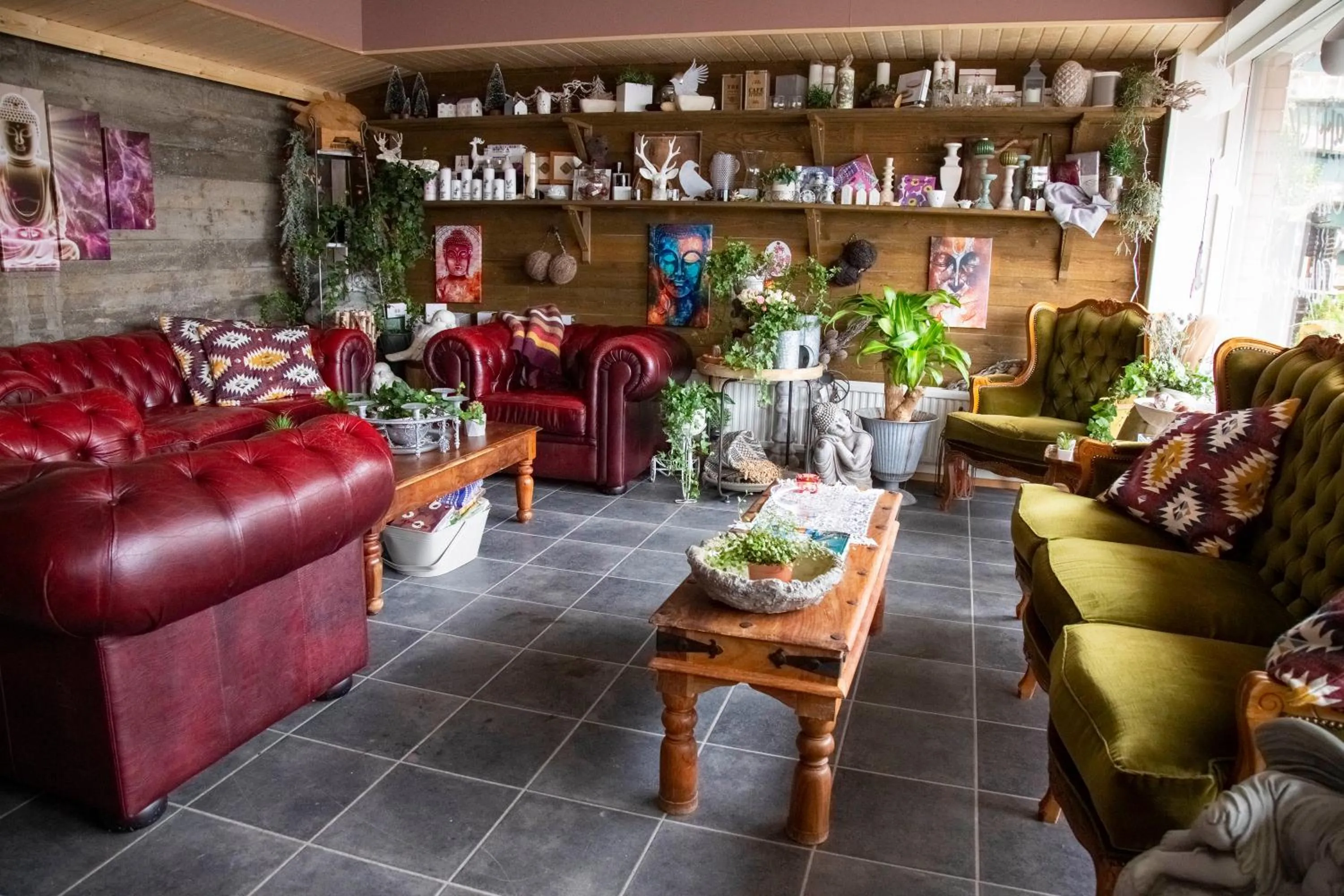 Restaurant/places to eat in Private and peaceful one bedroom apartments