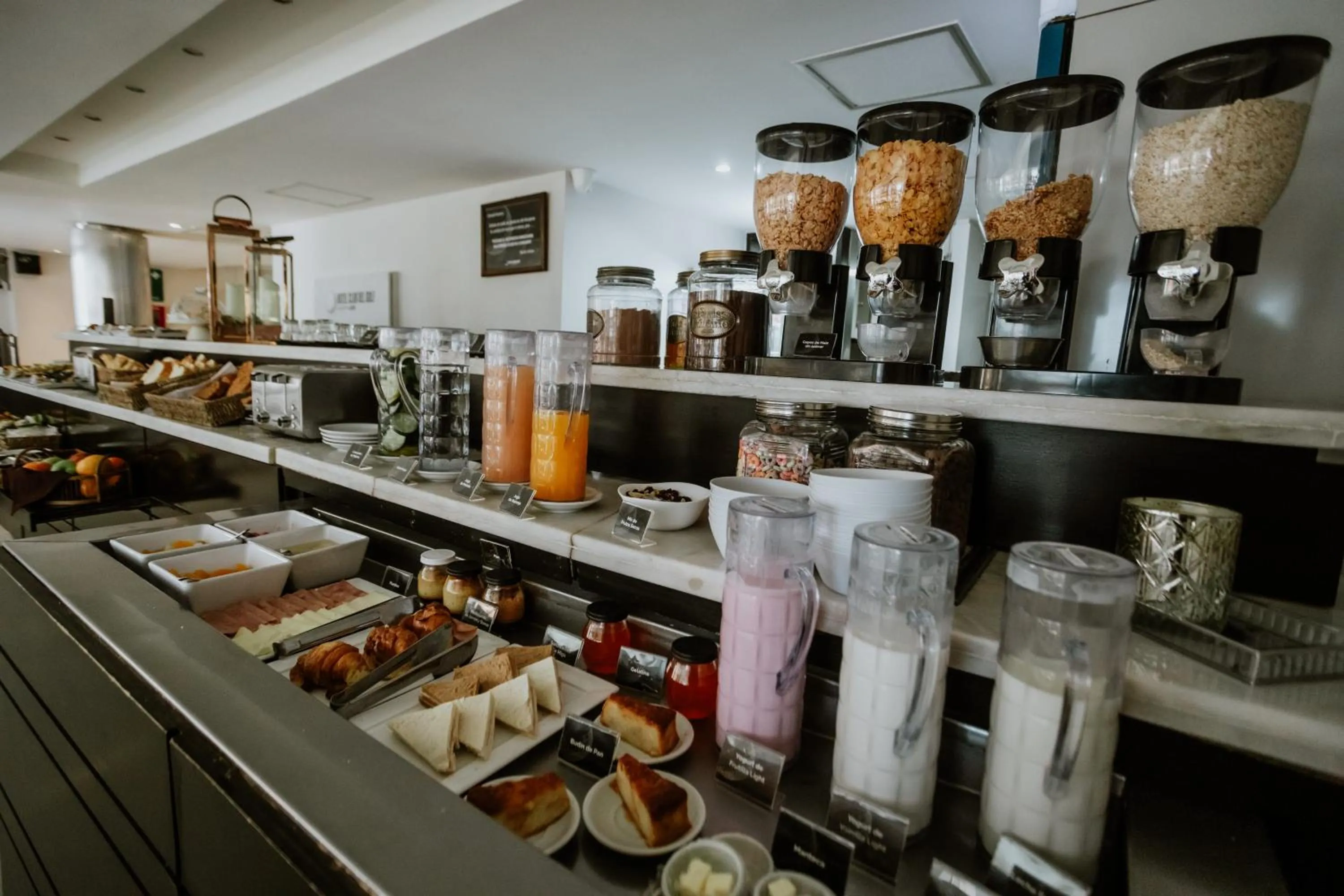 Buffet breakfast in Hotel Club del Golf