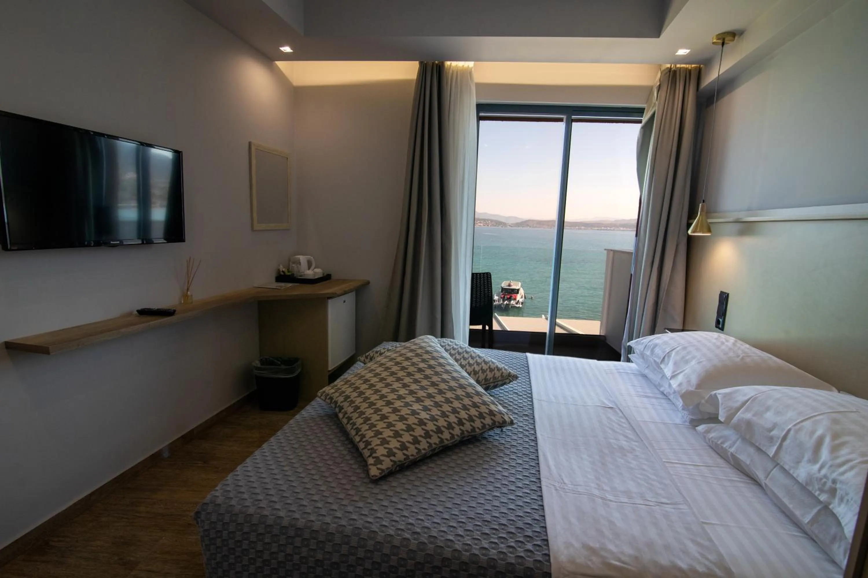 Bedroom, Bed in Aianteion Bay Luxury Hotel & Suites