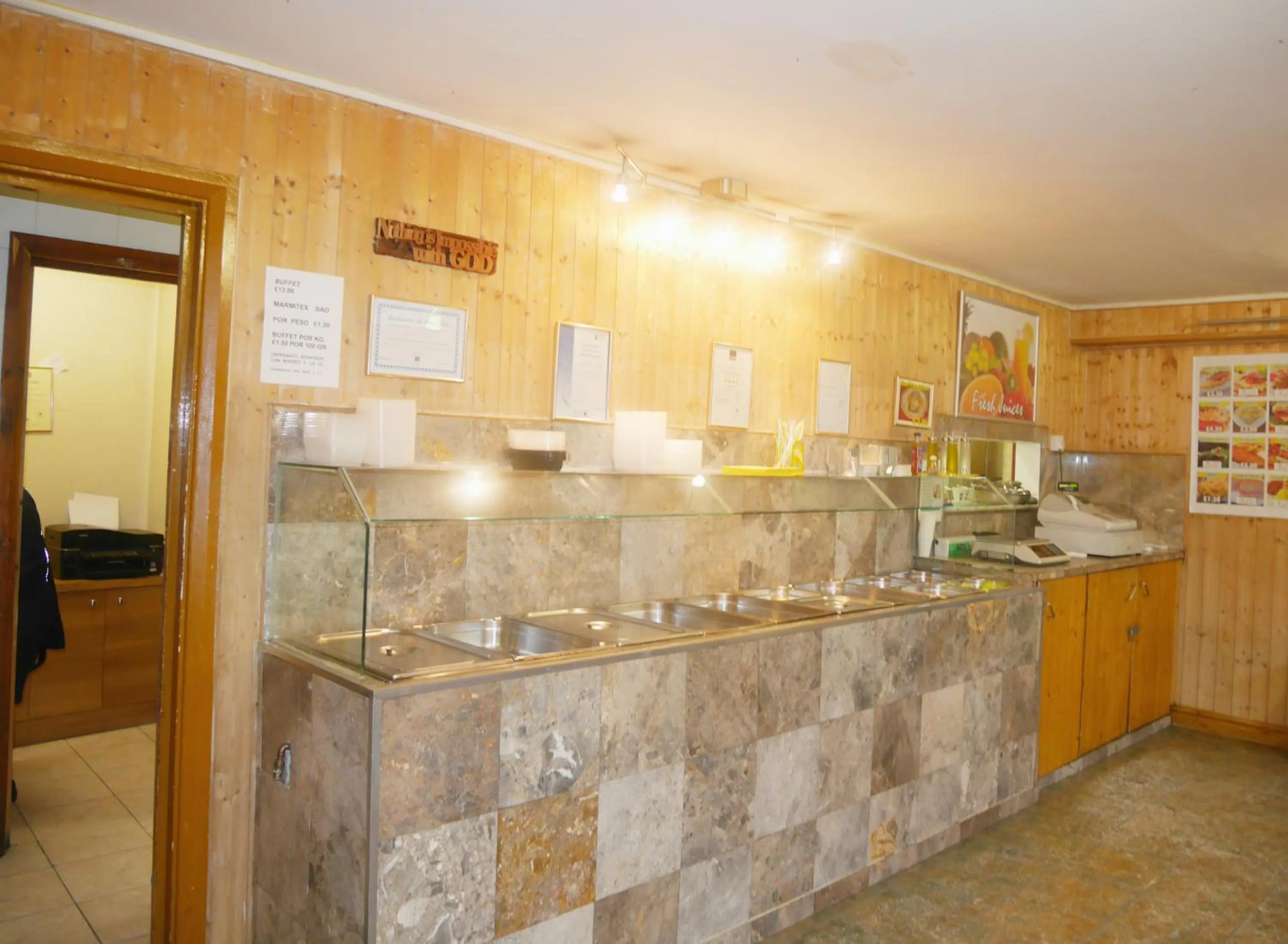 Restaurant/places to eat in Kensal Green Backpackers