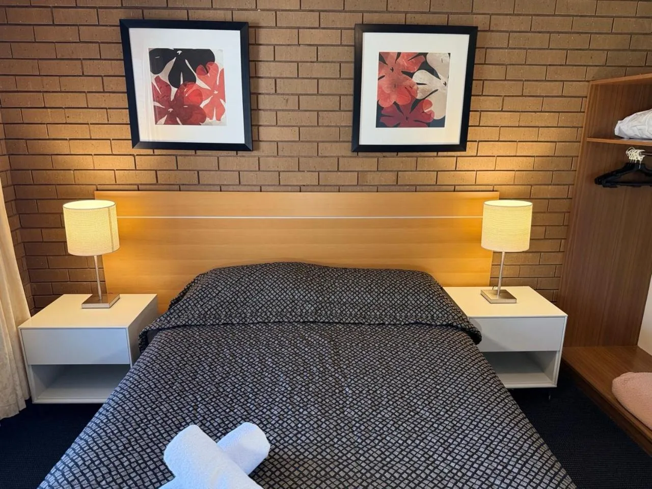 Bedroom, Bed in Parkview Motor Inn and Apartments