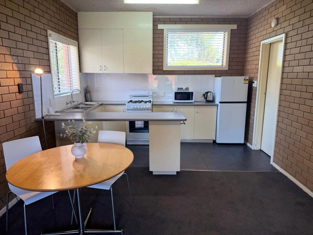 Dining area in Parkview Motor Inn and Apartments