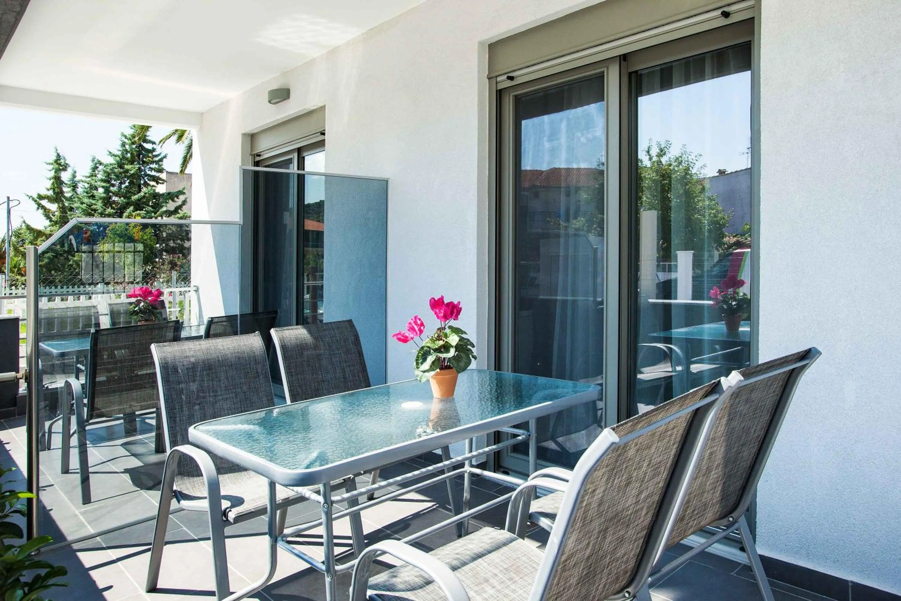 Patio in Nymphes Deluxe Accommodation Pefkochori