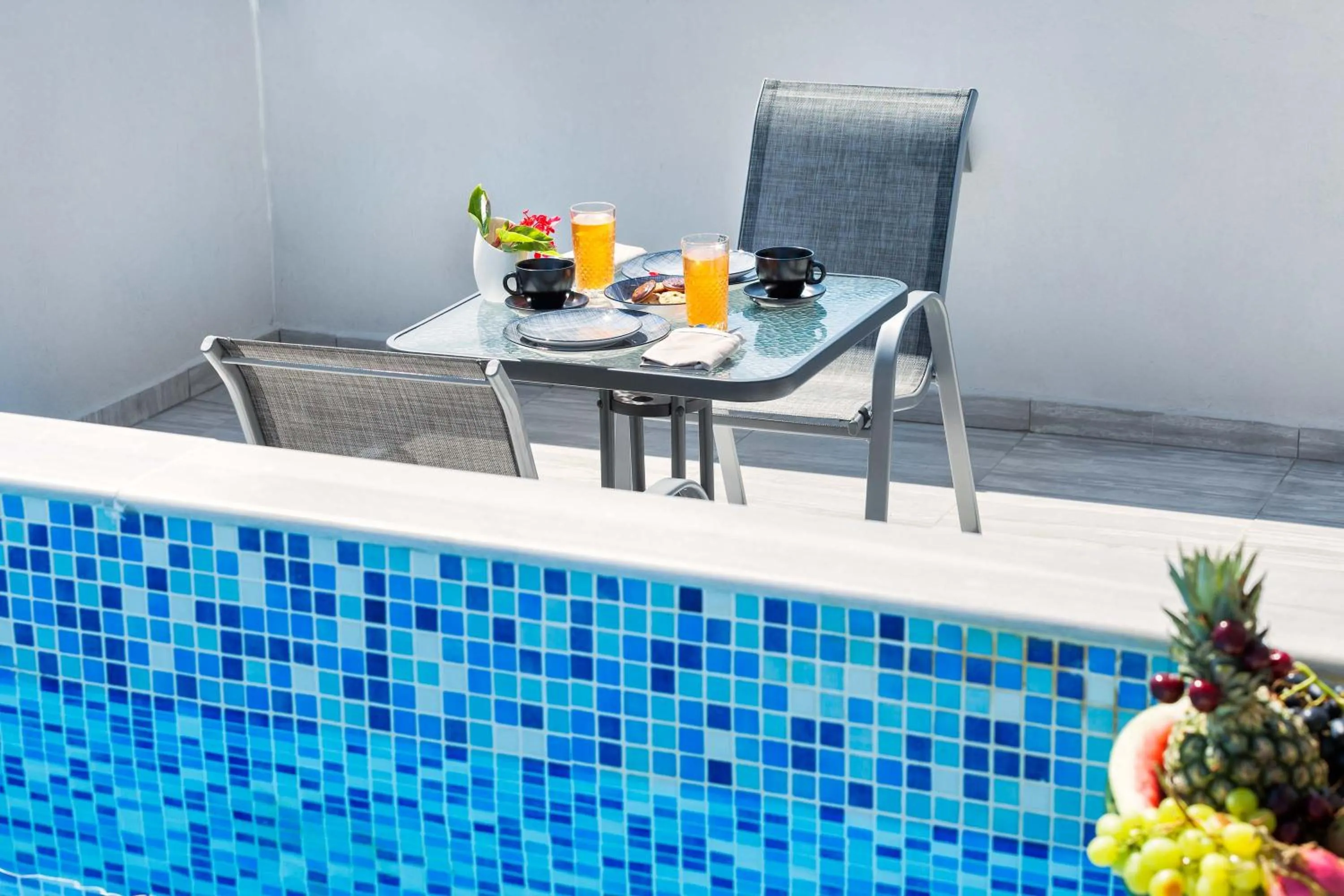 Food and drinks in Nymphes Deluxe Accommodation Pefkochori