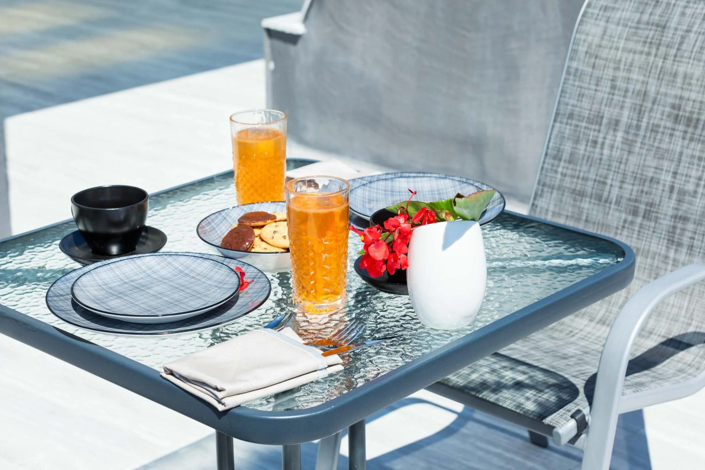 Food and drinks in Nymphes Deluxe Accommodation Pefkochori