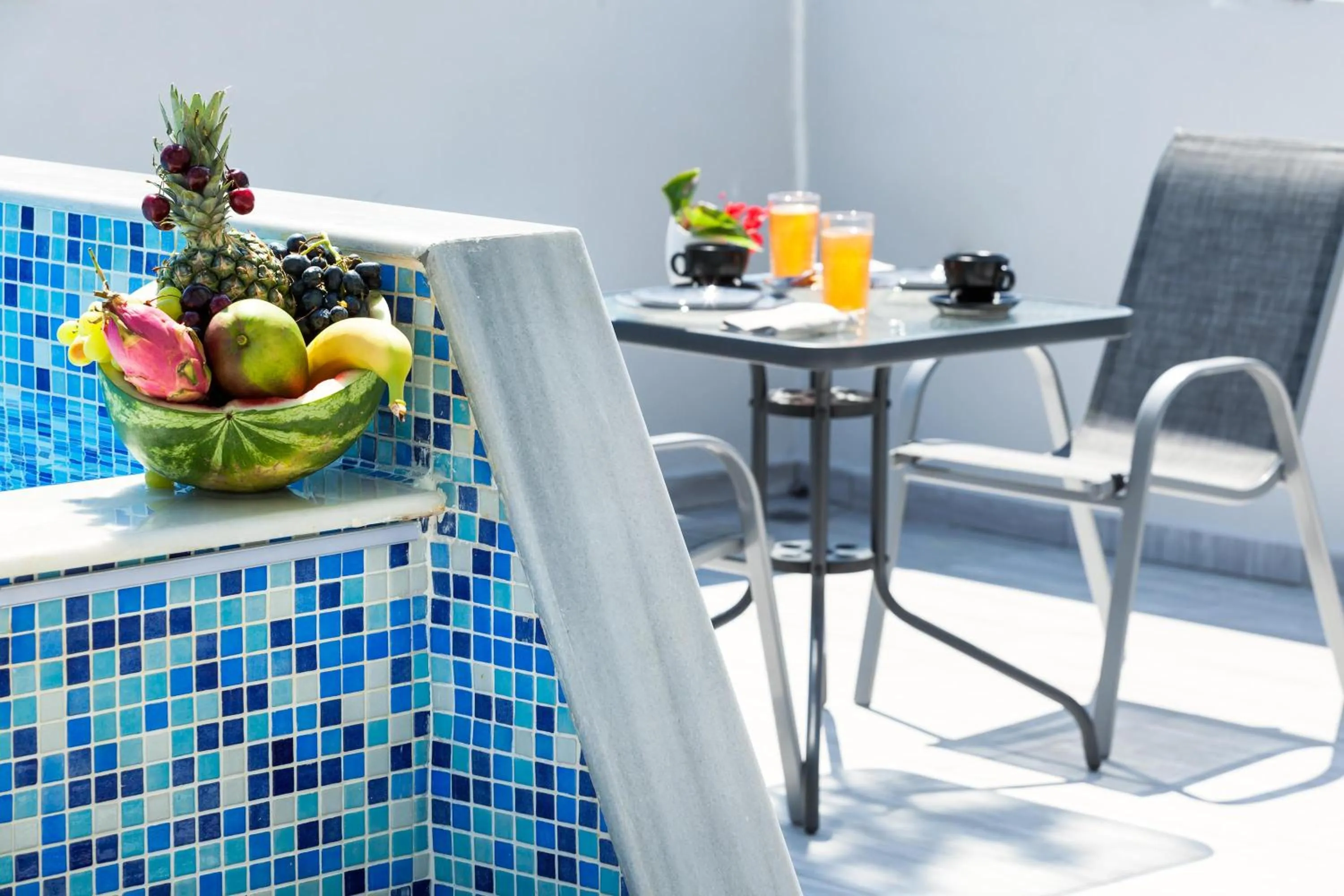 Food and drinks in Nymphes Deluxe Accommodation Pefkochori