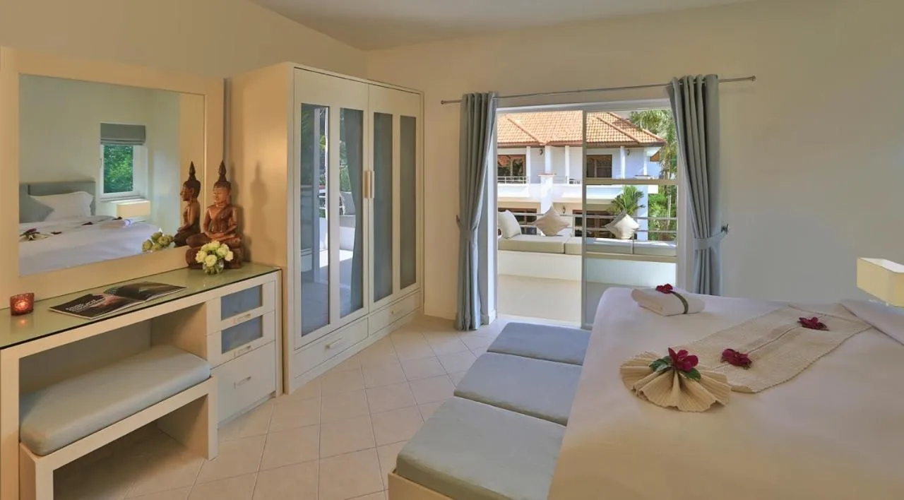 Bedroom, Bed in The Gardens