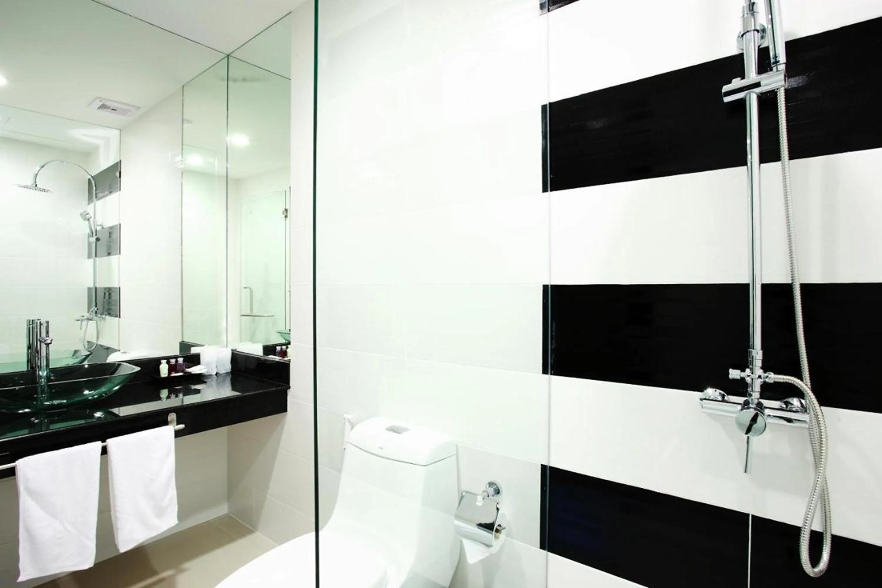 Bathroom in One World One Home Naiharn Hotel