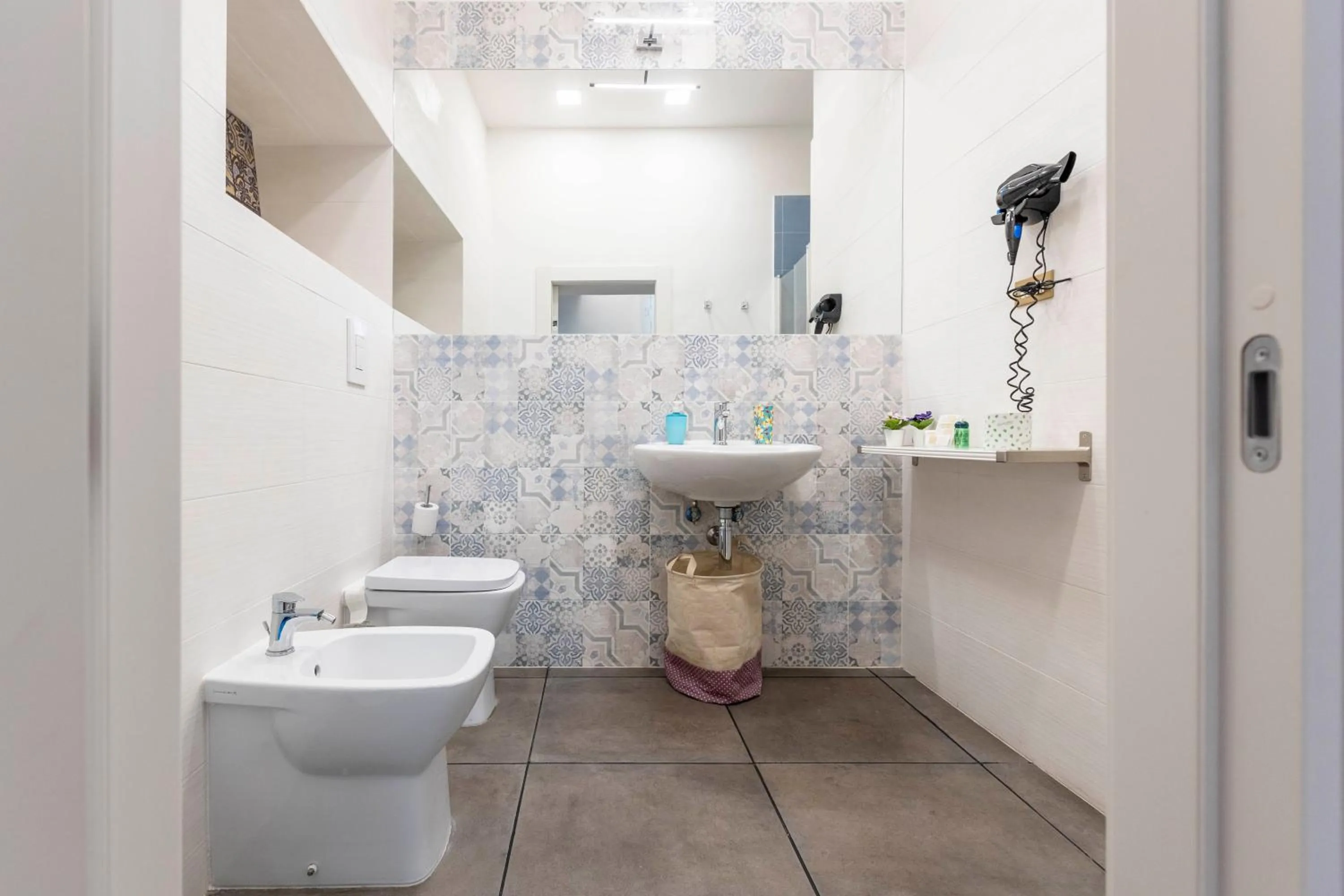 Shower in La Casa Del Sole A Mergellina