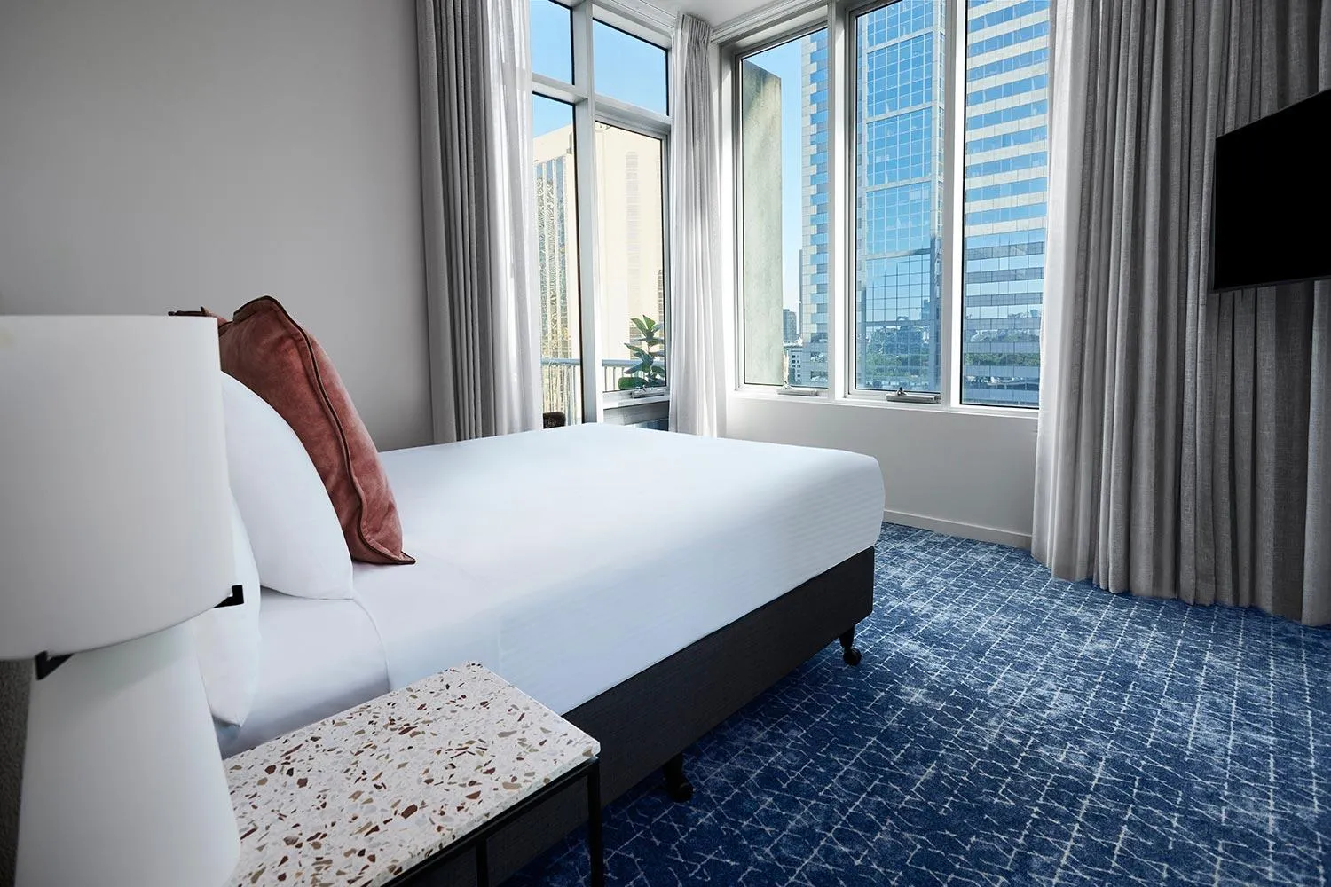 Bed in Adina Apartment Hotel Melbourne Flinders Street