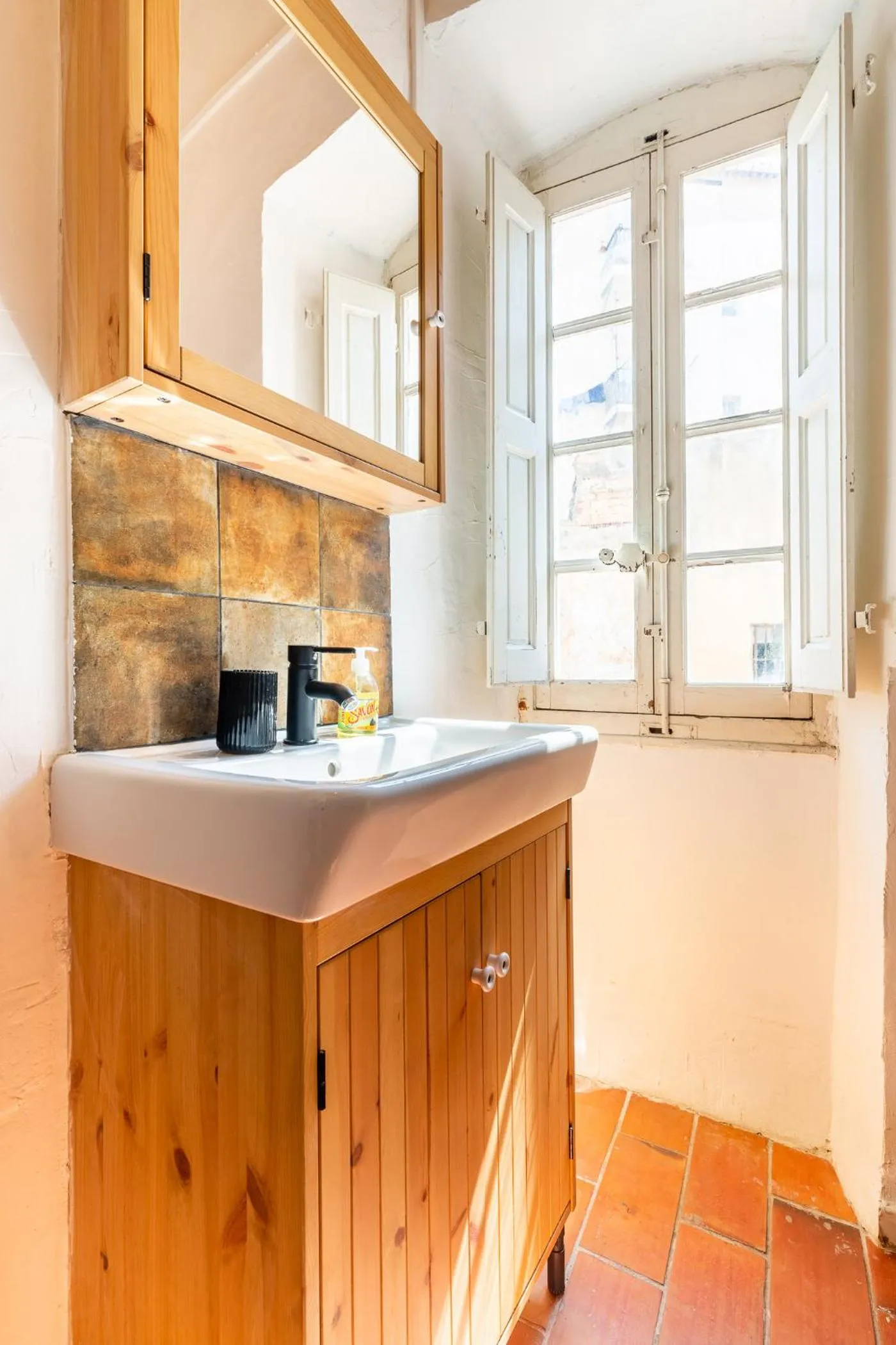 Bathroom in LE PANIER ENCHANTÉ - Suites & Loft - Terrasse et patio au dessus du Vieux Port