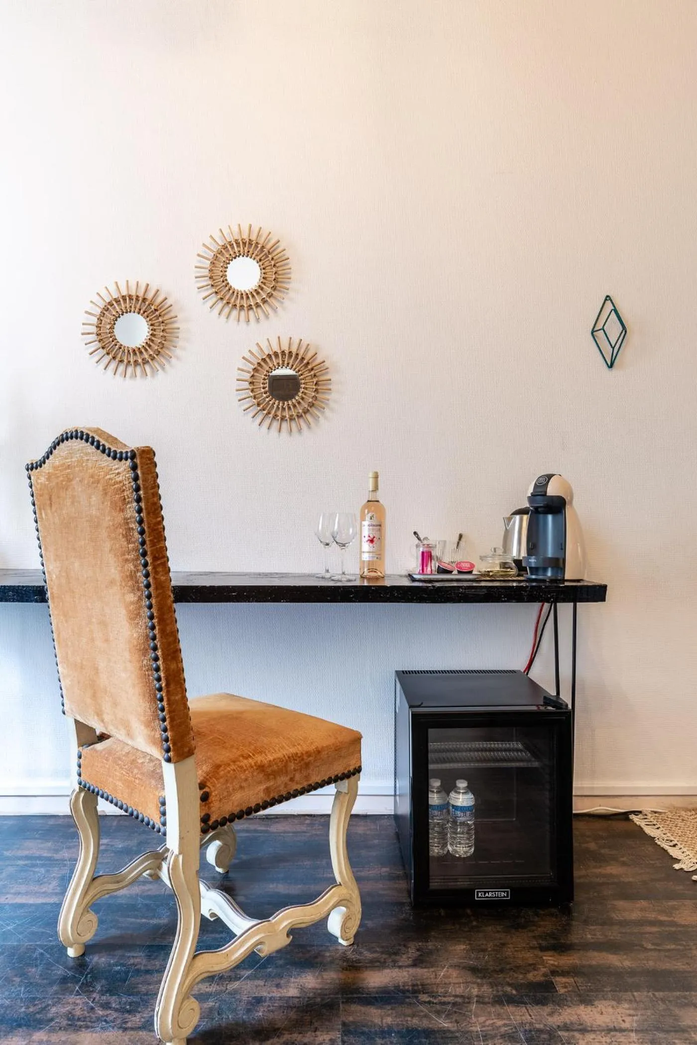 Coffee/tea facilities in LE PANIER ENCHANTÉ - Suites & Loft - Terrasse et patio au dessus du Vieux Port