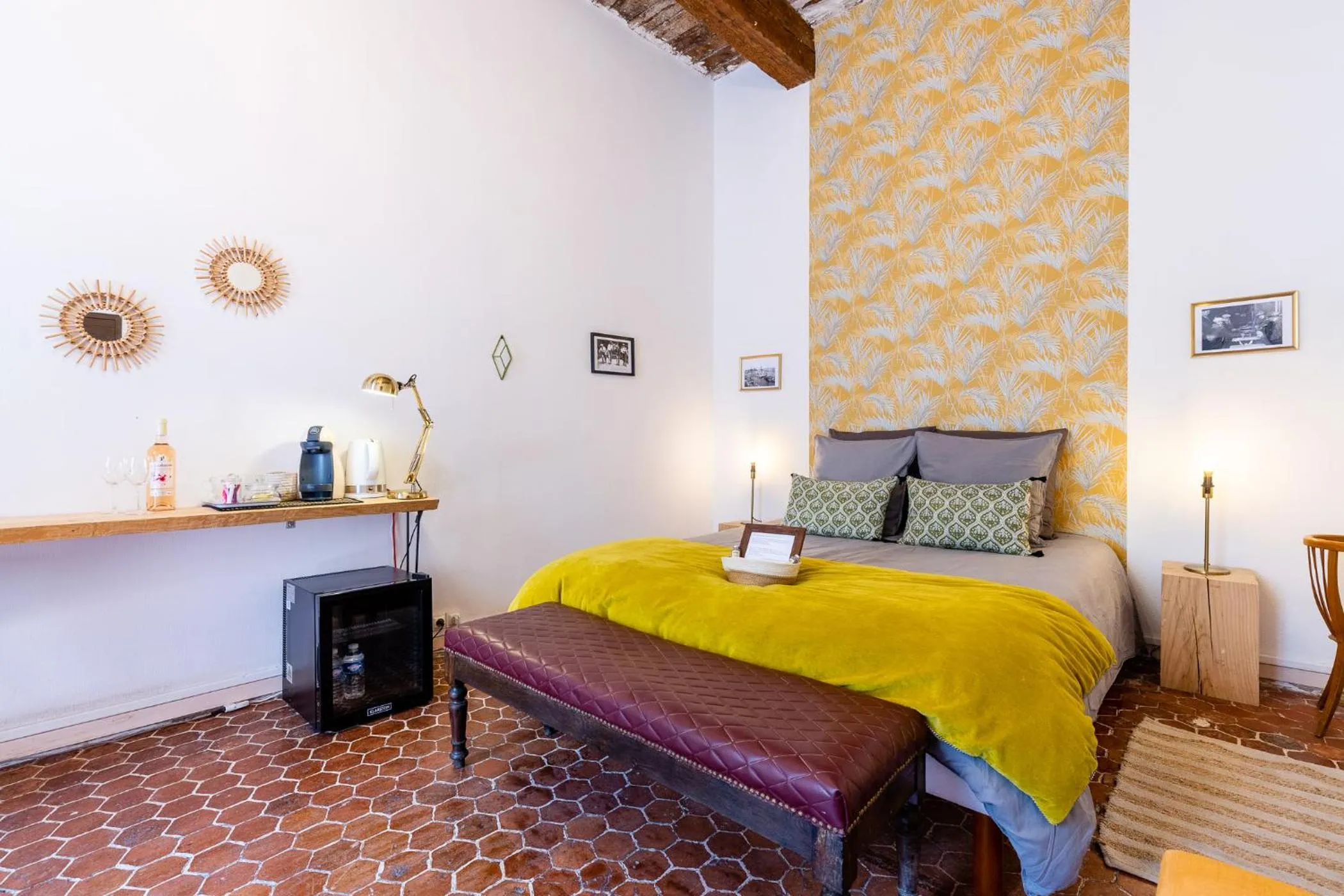 Bed in LE PANIER ENCHANTÉ - Suites & Loft - Terrasse et patio au dessus du Vieux Port