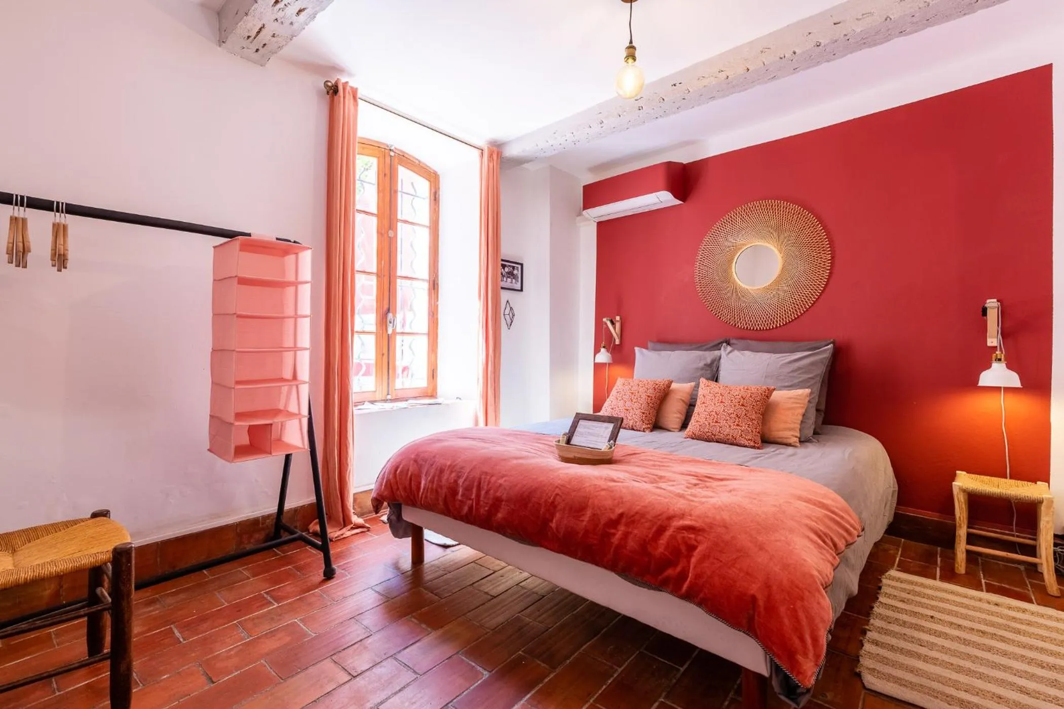 Bed in LE PANIER ENCHANTÉ - Suites & Loft - Terrasse et patio au dessus du Vieux Port