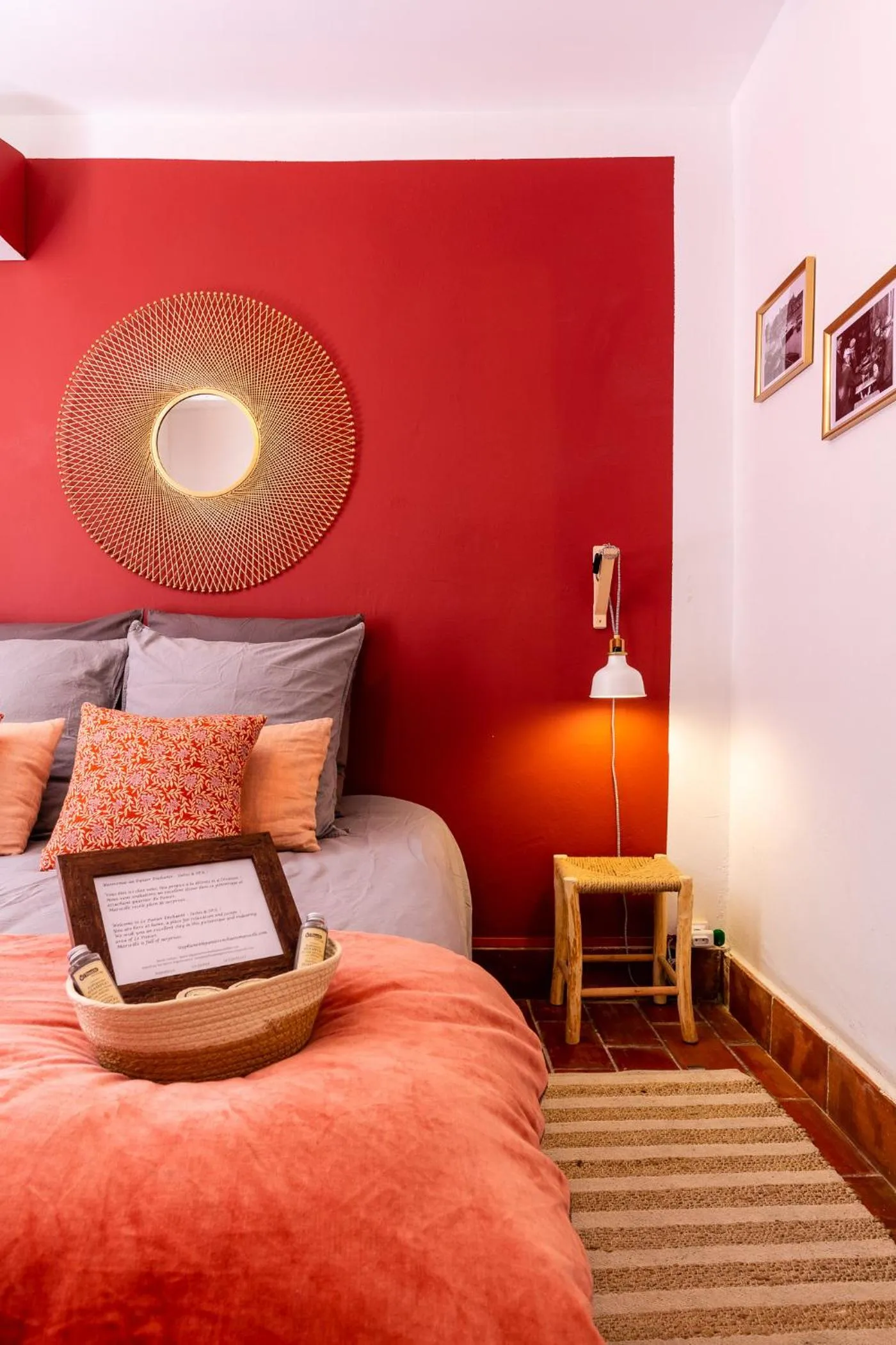 Bed in LE PANIER ENCHANTÉ - Suites & Loft - Terrasse et patio au dessus du Vieux Port