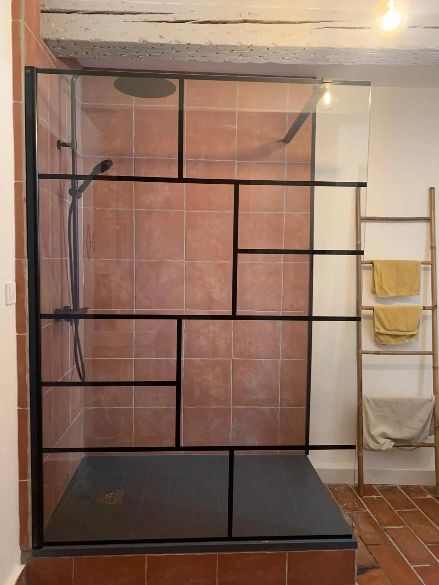 Shower in LE PANIER ENCHANTÉ - Suites & Loft - Terrasse et patio au dessus du Vieux Port