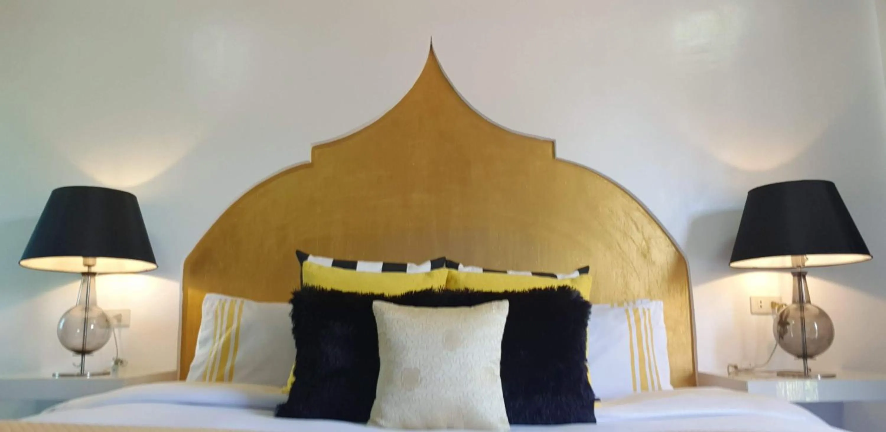 Photo of the whole room, Bed in Italy Condotel Darasa