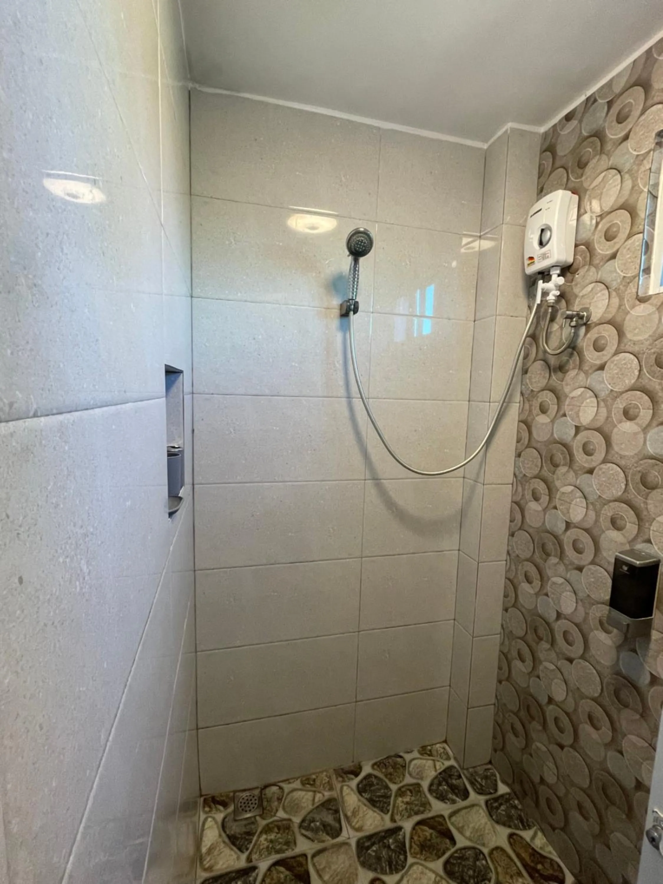 Shower in Italy Condotel Darasa