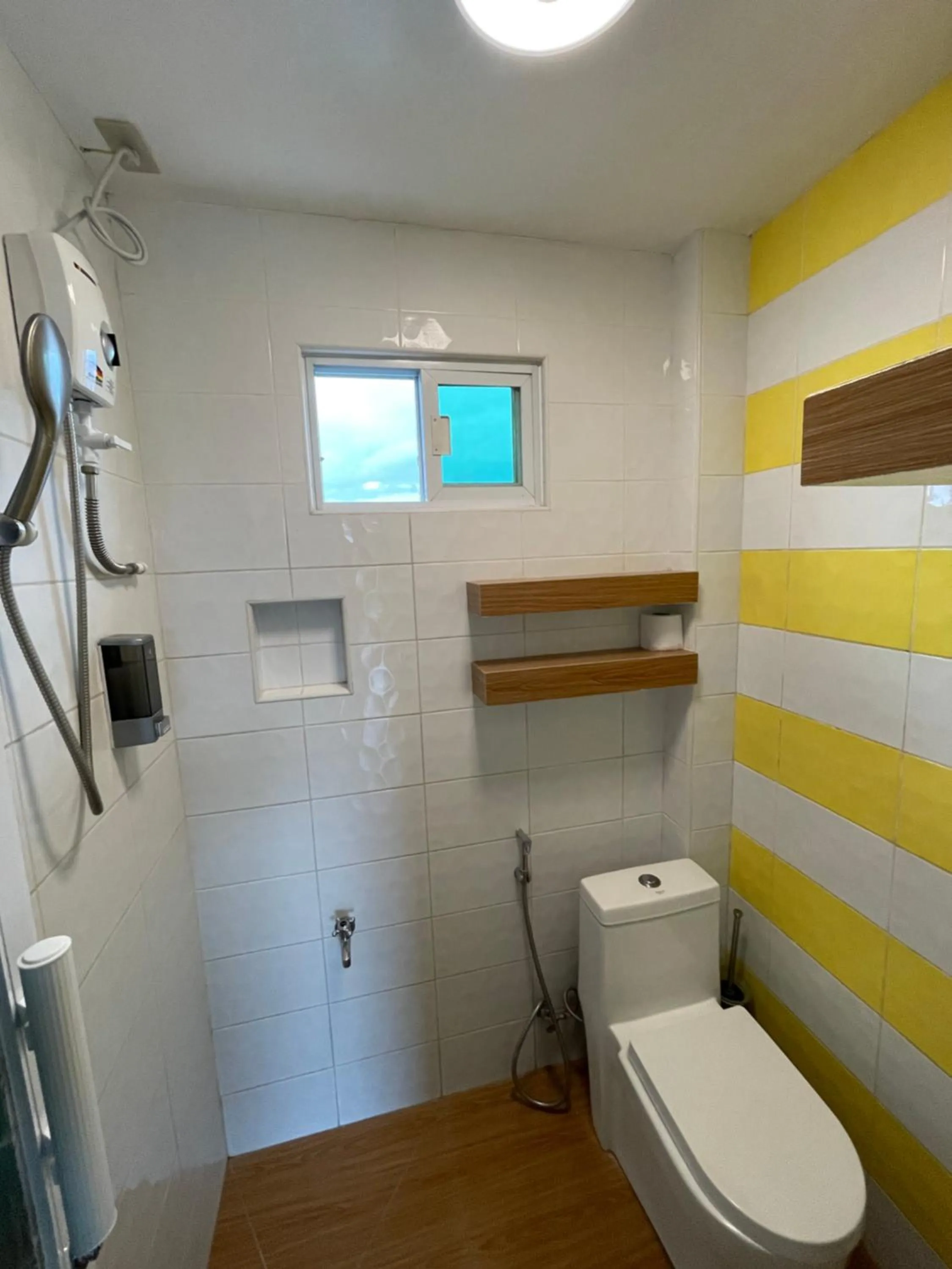 Shower in Italy Condotel Darasa