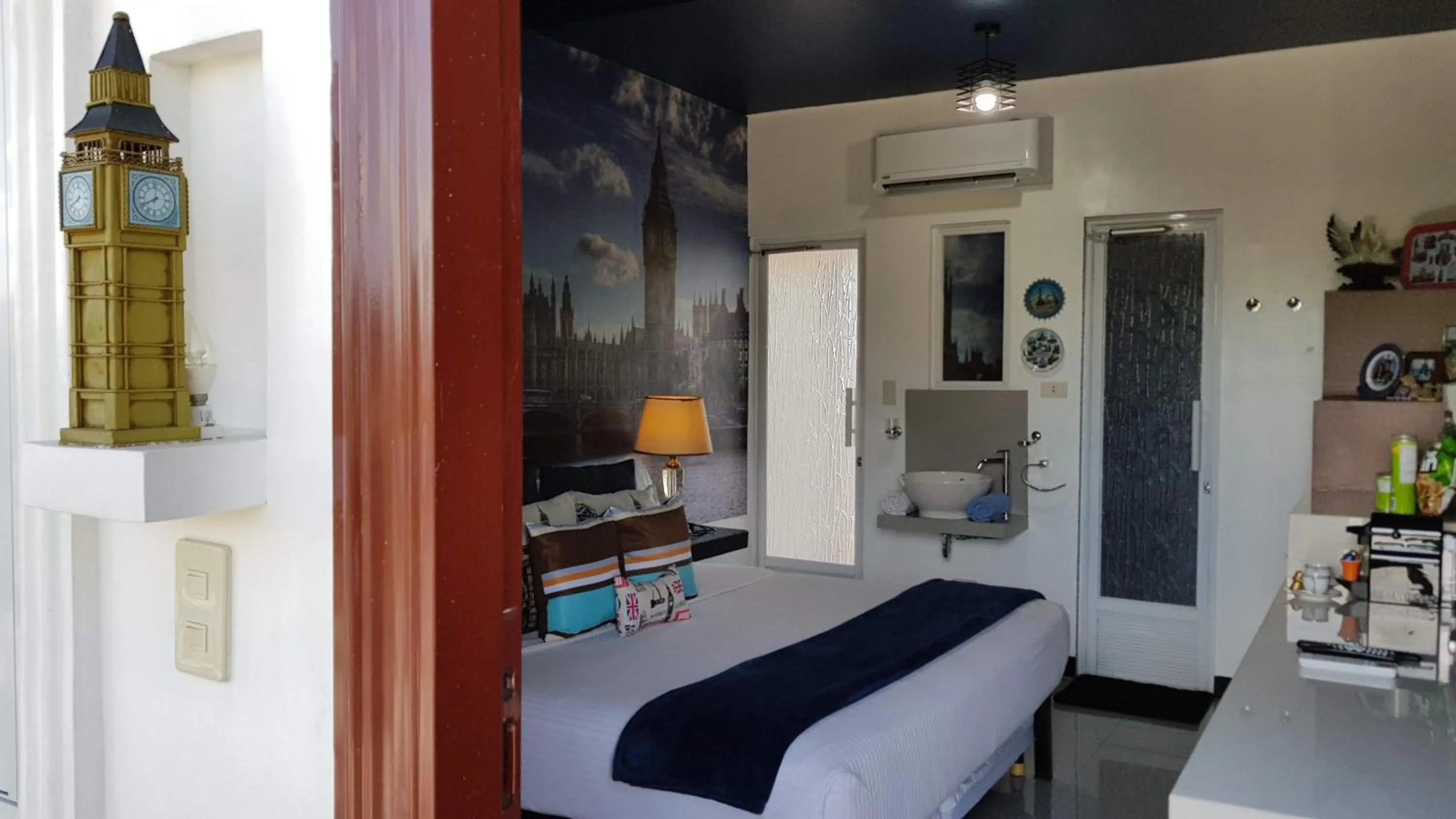 Photo of the whole room, Bed in Italy Condotel Darasa