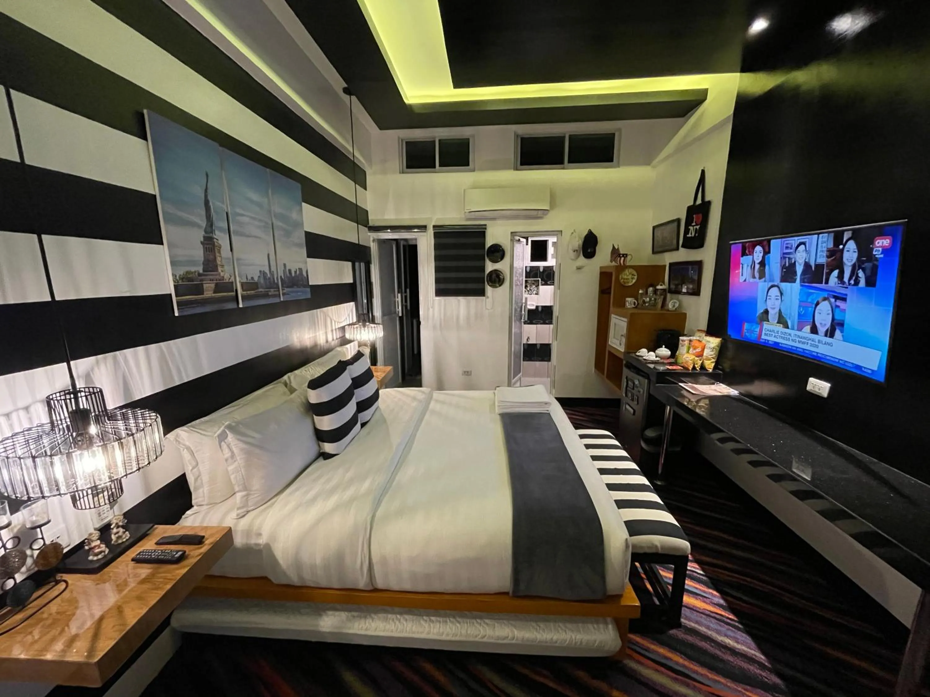 Photo of the whole room, Bed in Italy Condotel Darasa