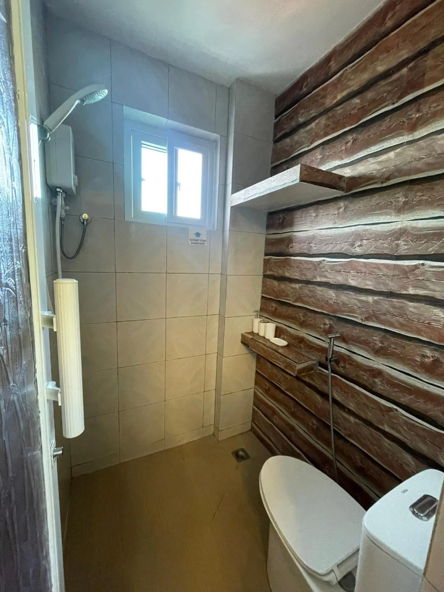 Shower in Italy Condotel Darasa