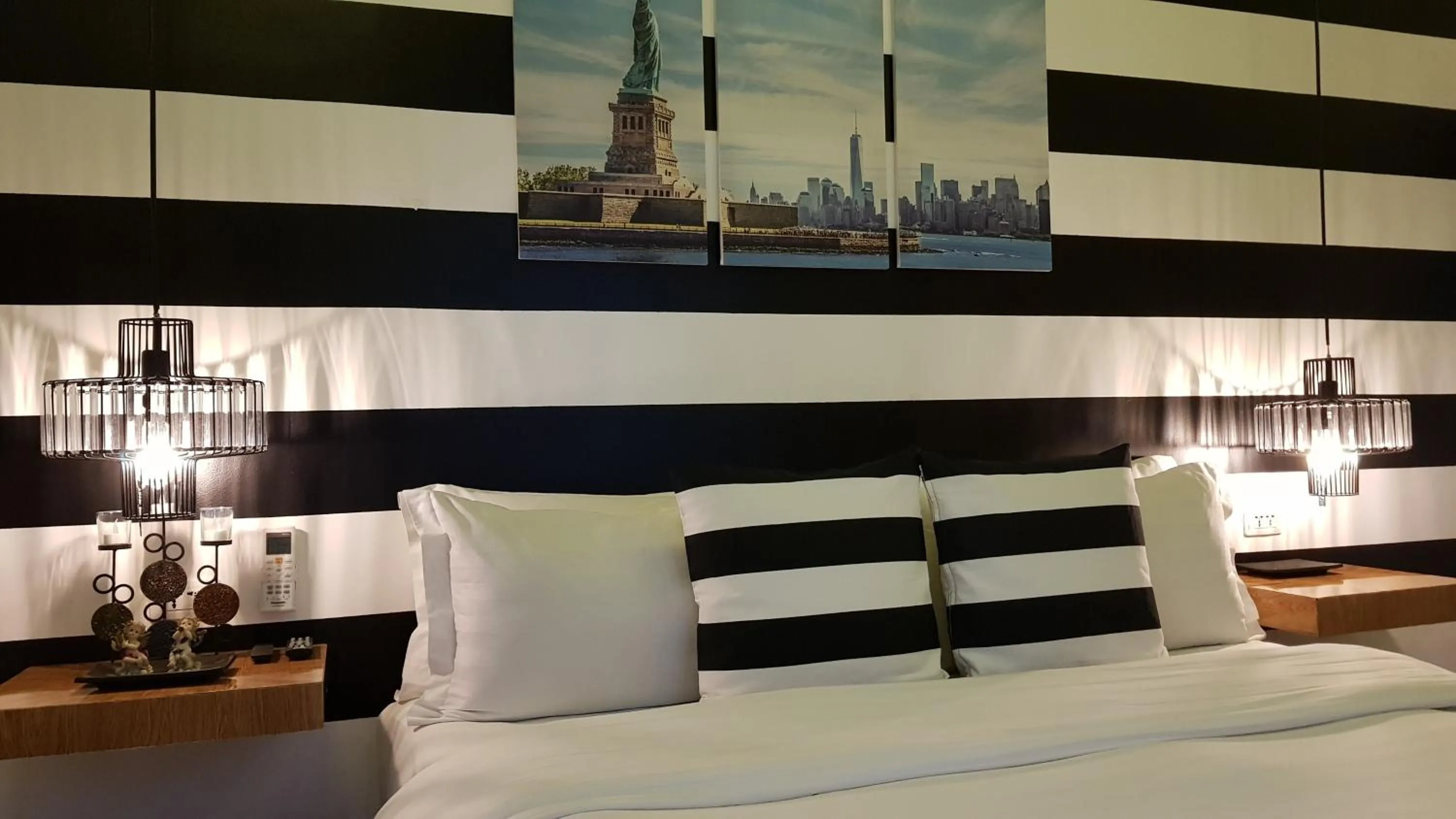 Photo of the whole room, Bed in Italy Condotel Darasa