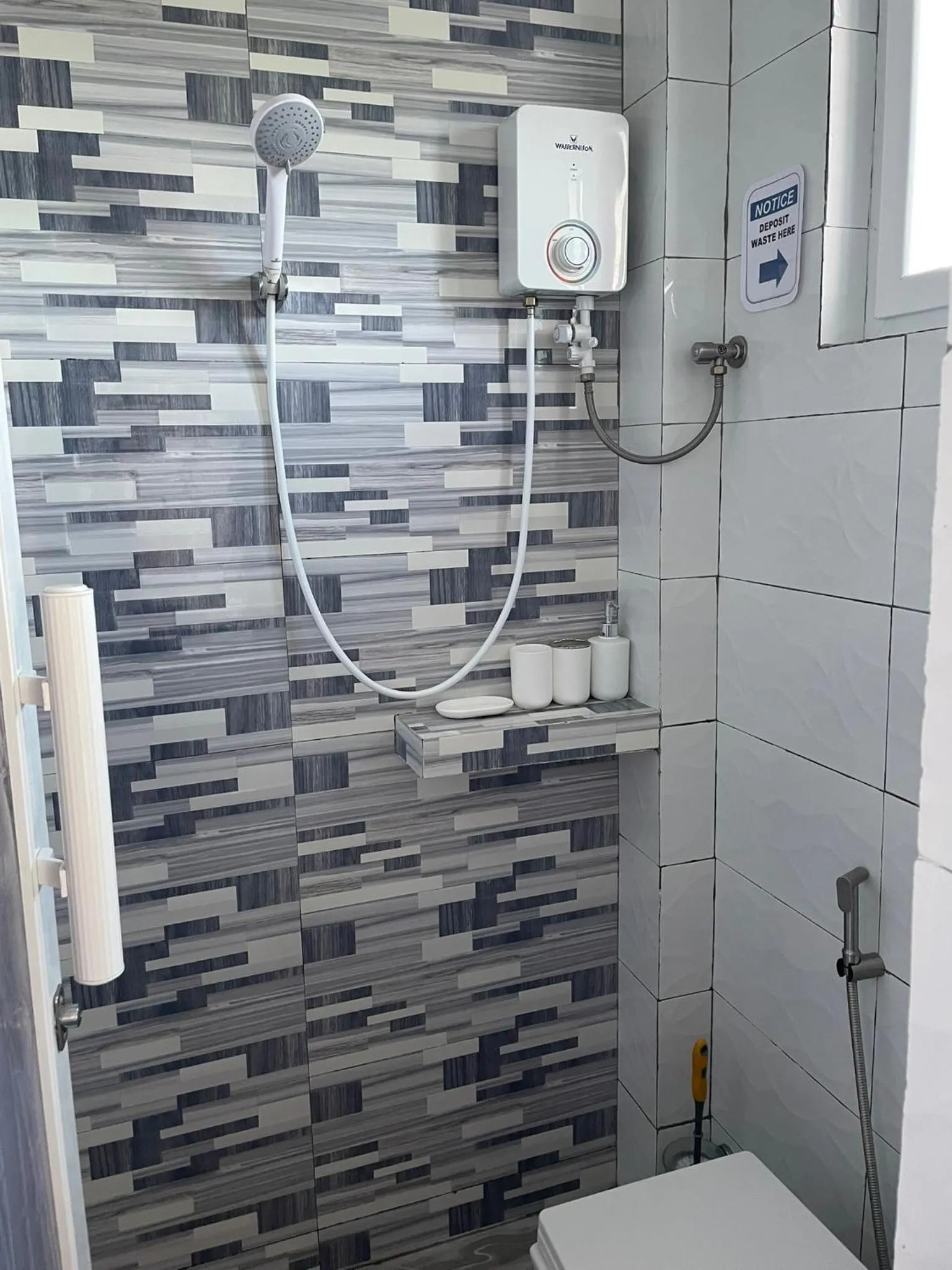Shower in Italy Condotel Darasa