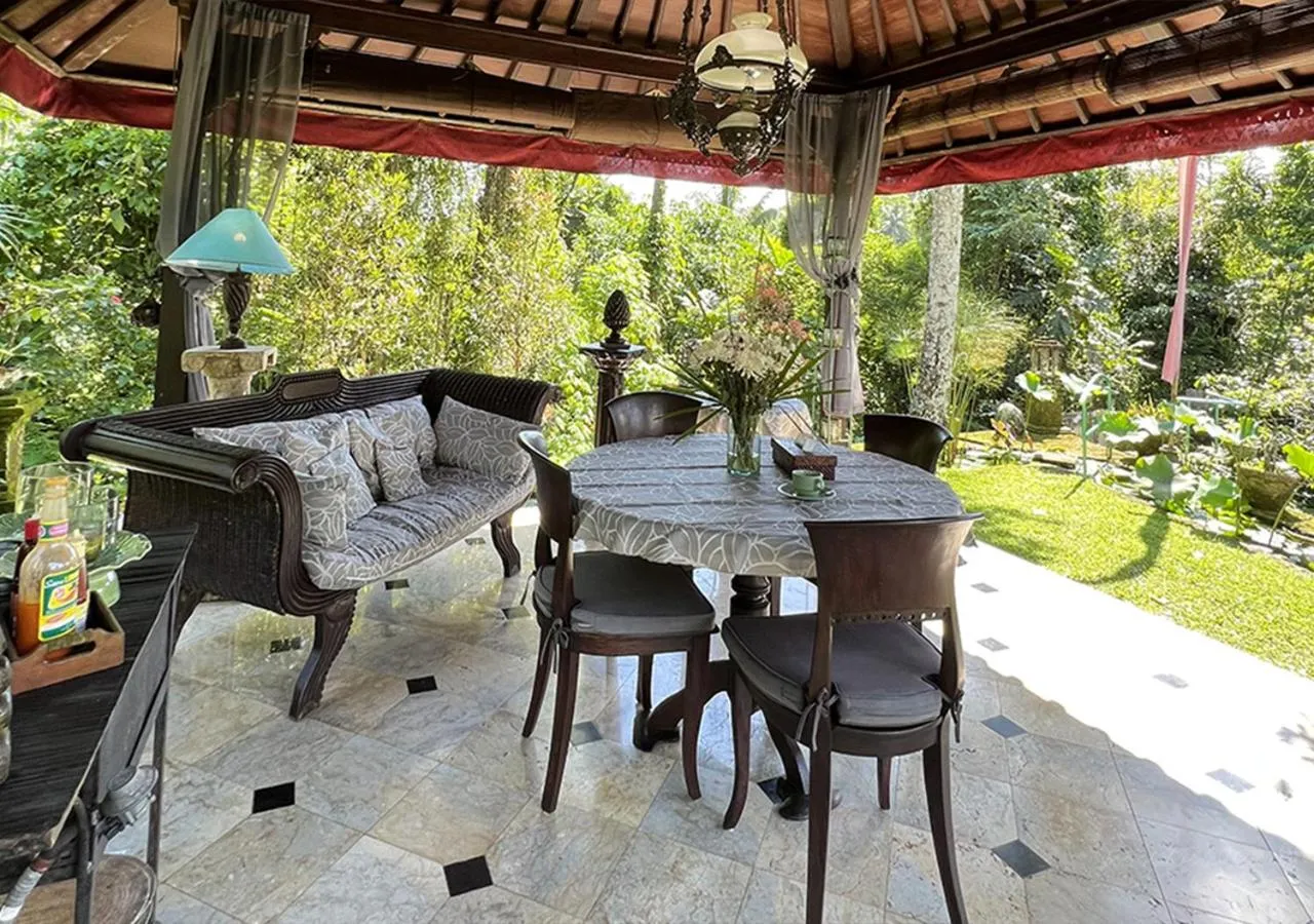 Dining area in The Mahogany Villa Ubud