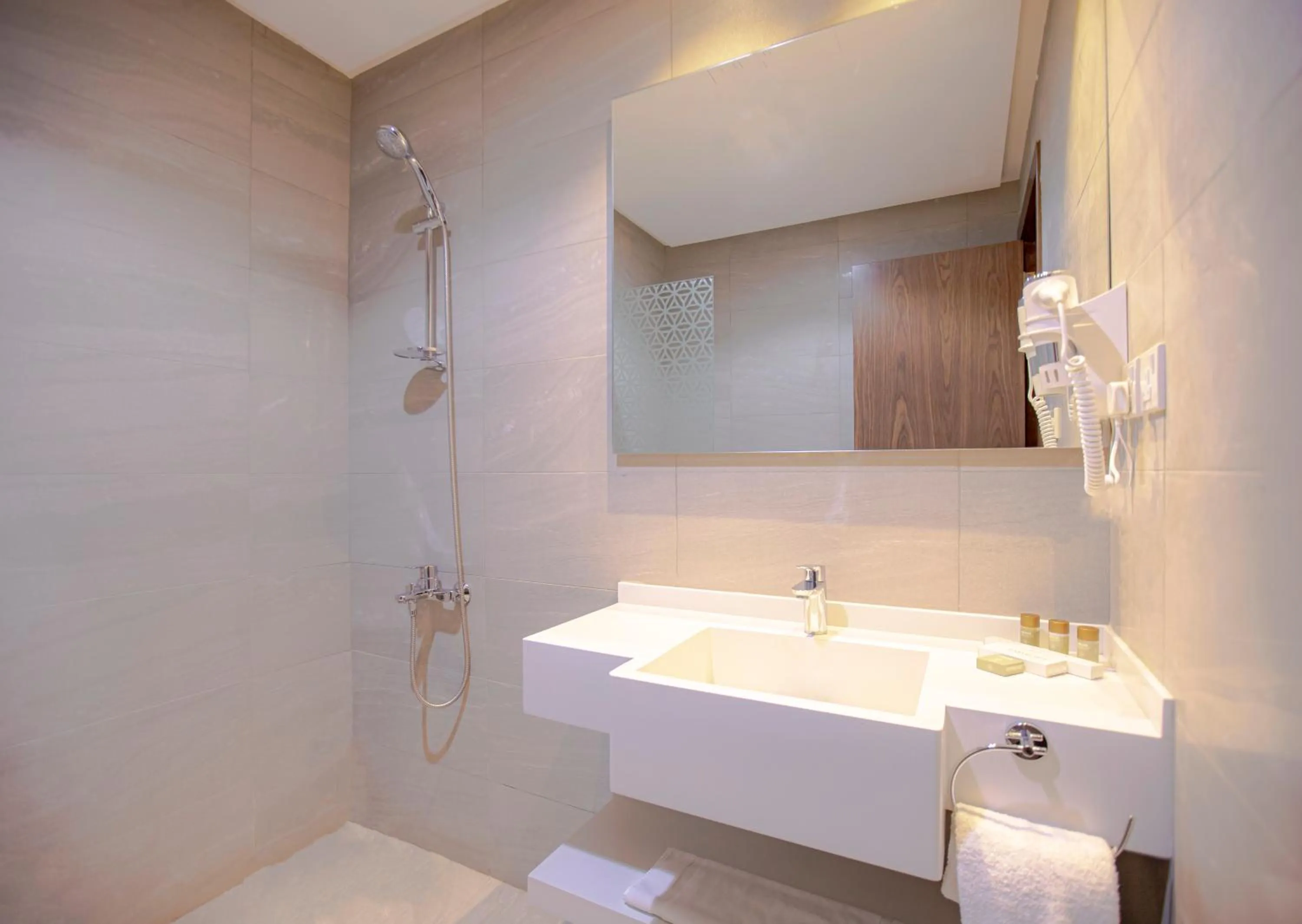 Shower in Hafawah Suites