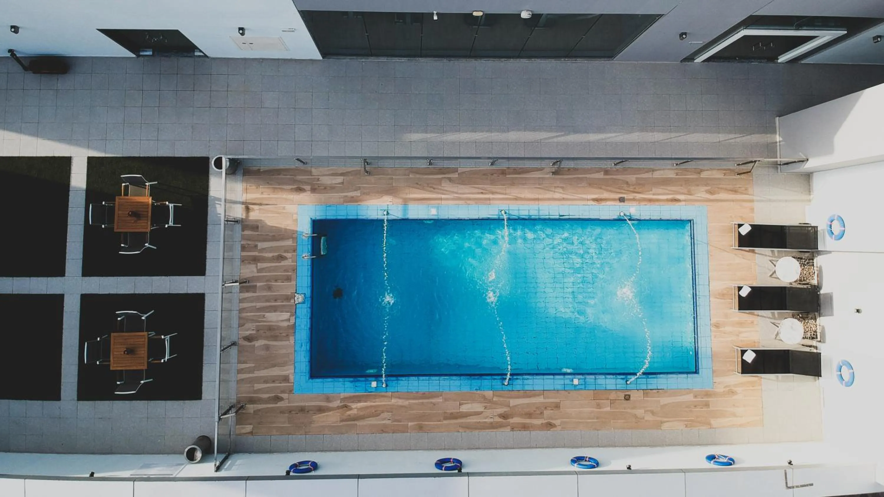 Swimming pool in Hafawah Suites