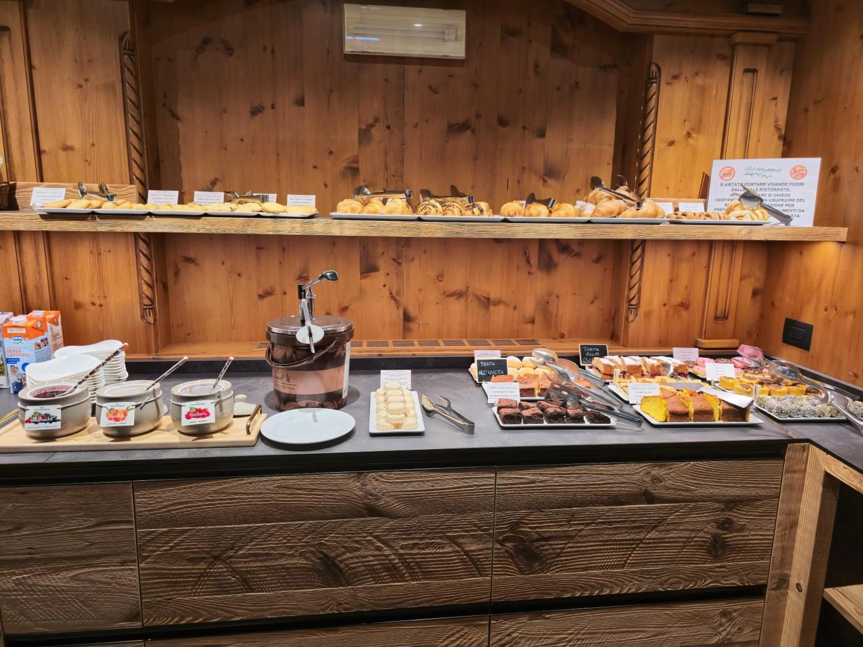 Breakfast in Hotel Piedibosco