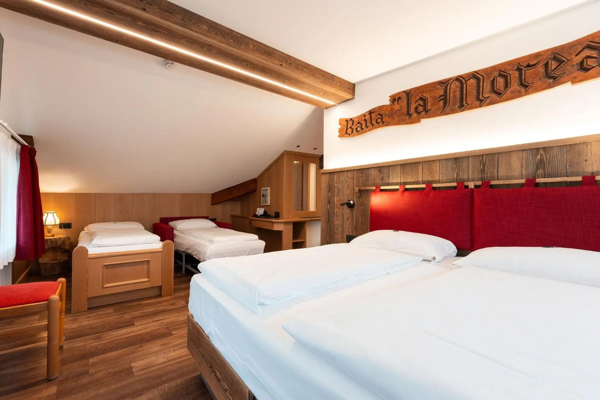 Bedroom, Bed in Hotel Piedibosco