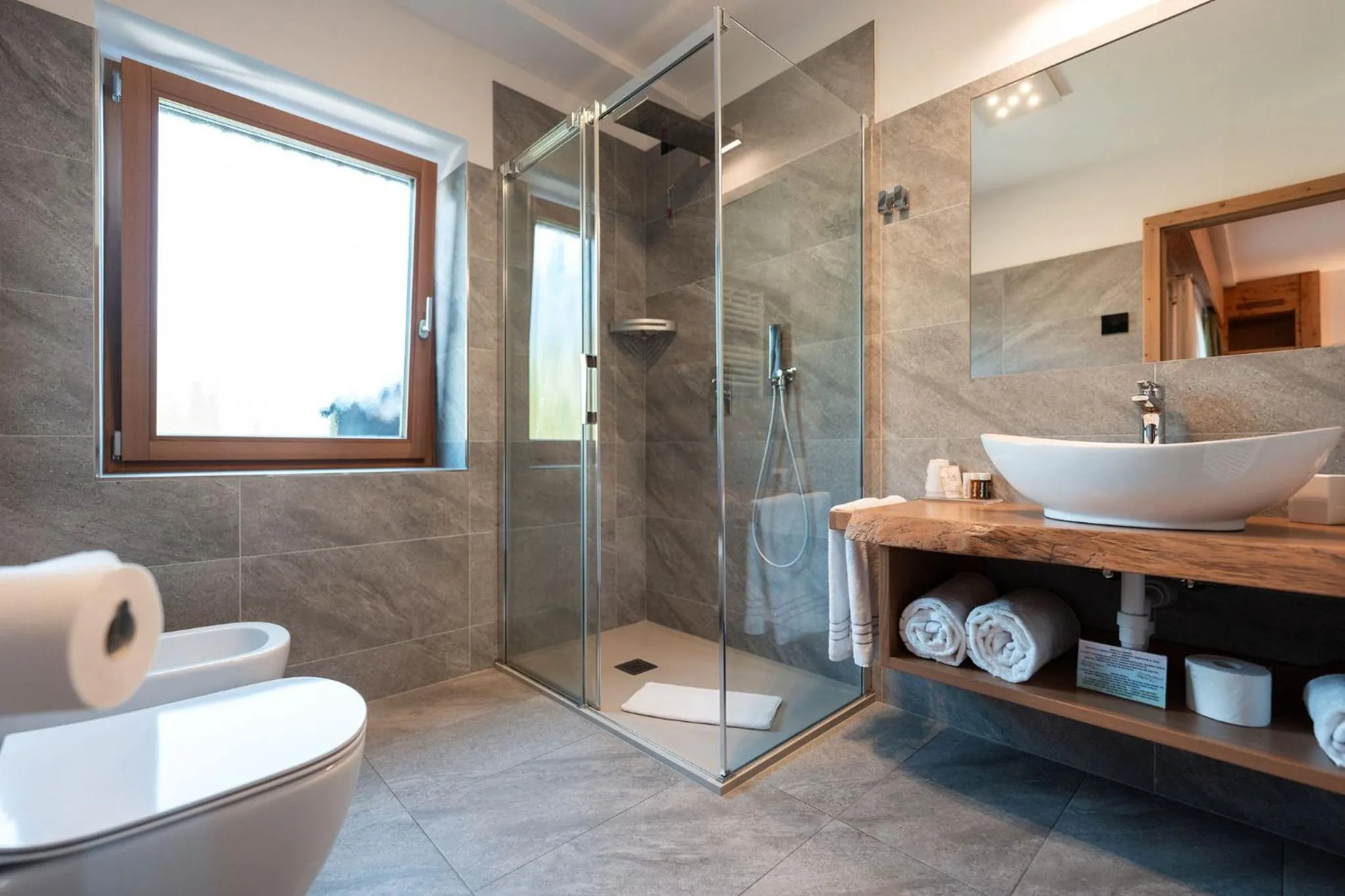 Bathroom in Hotel Piedibosco