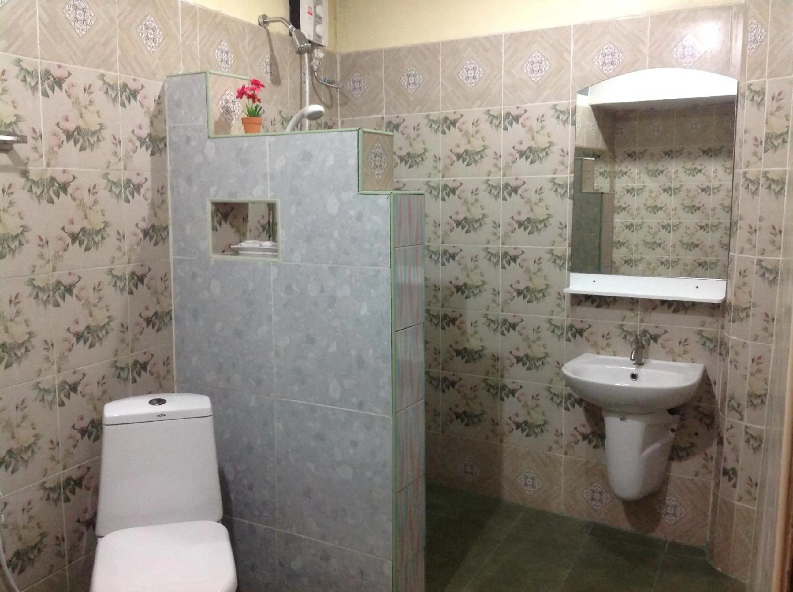 Shower in Ruan Mai Naiyang Beach Resort