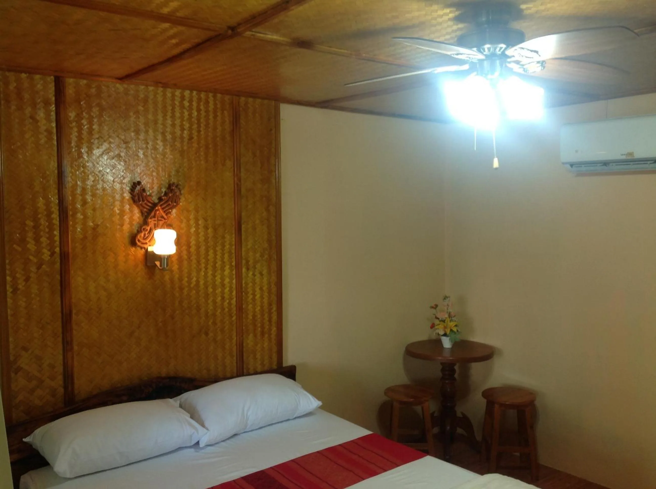 Decorative detail, Bed in Ruan Mai Naiyang Beach Resort