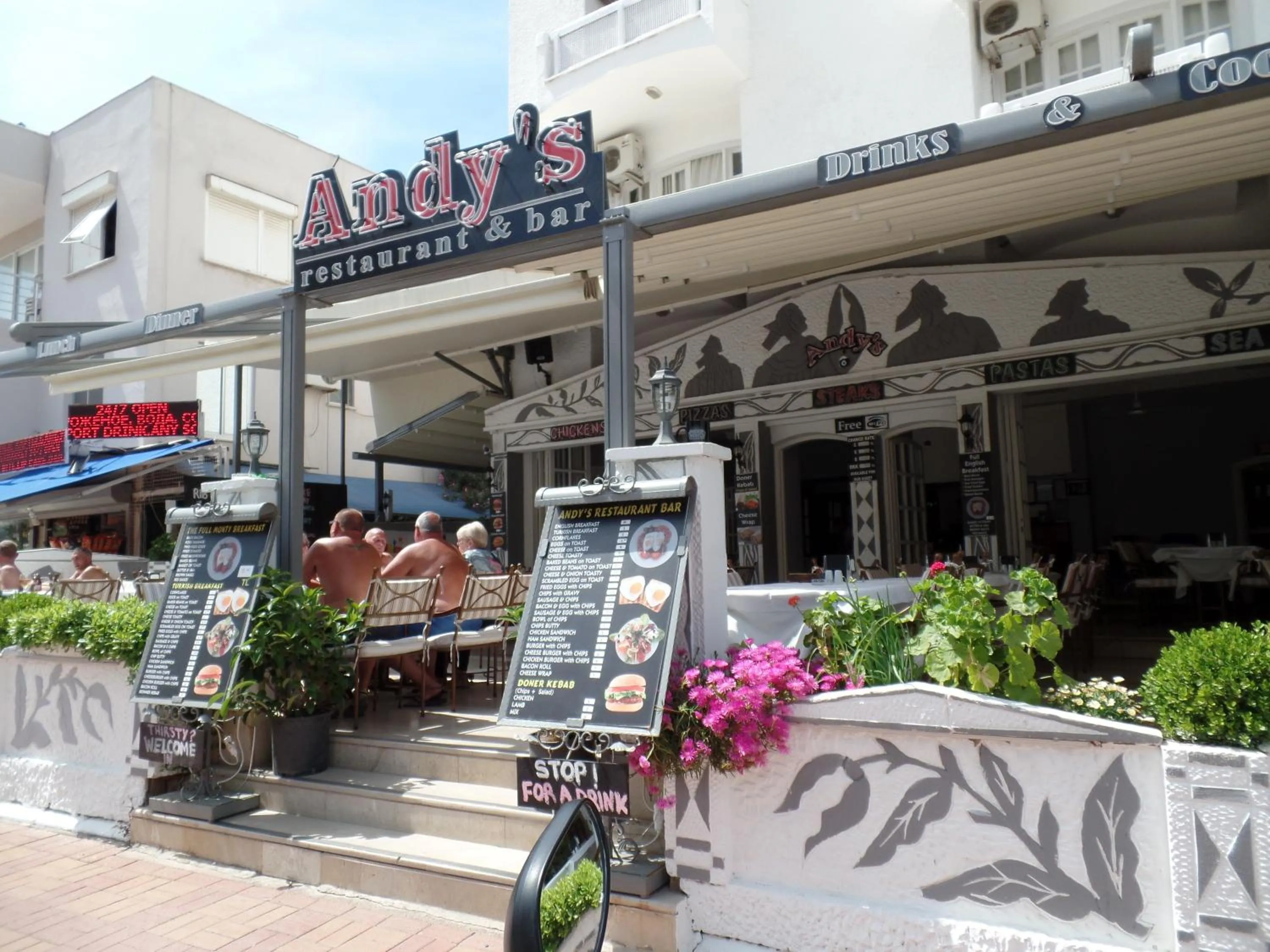 Restaurant/places to eat in Andy's Apart Hotel