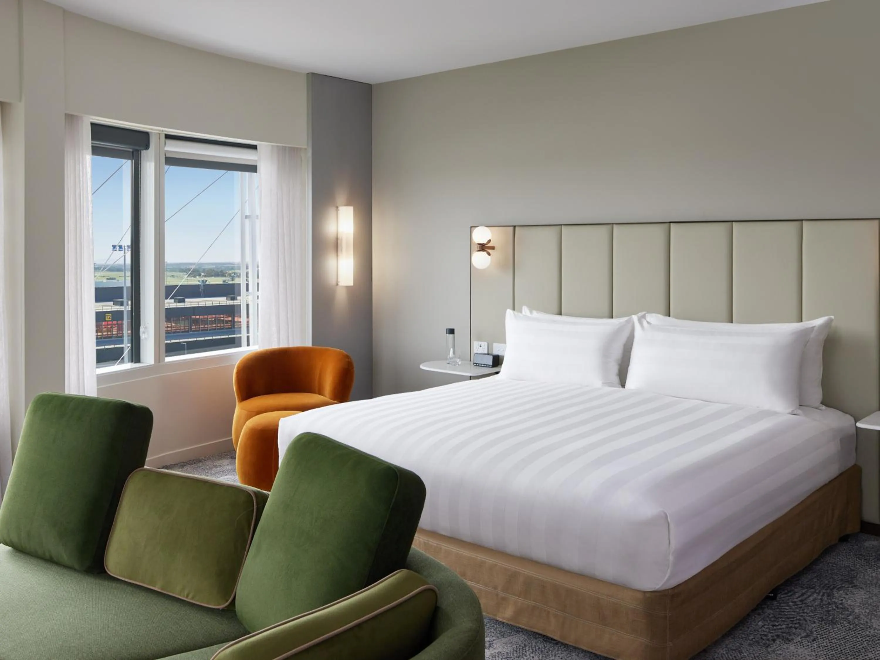 Bedroom, Bed in PARKROYAL Melbourne Airport